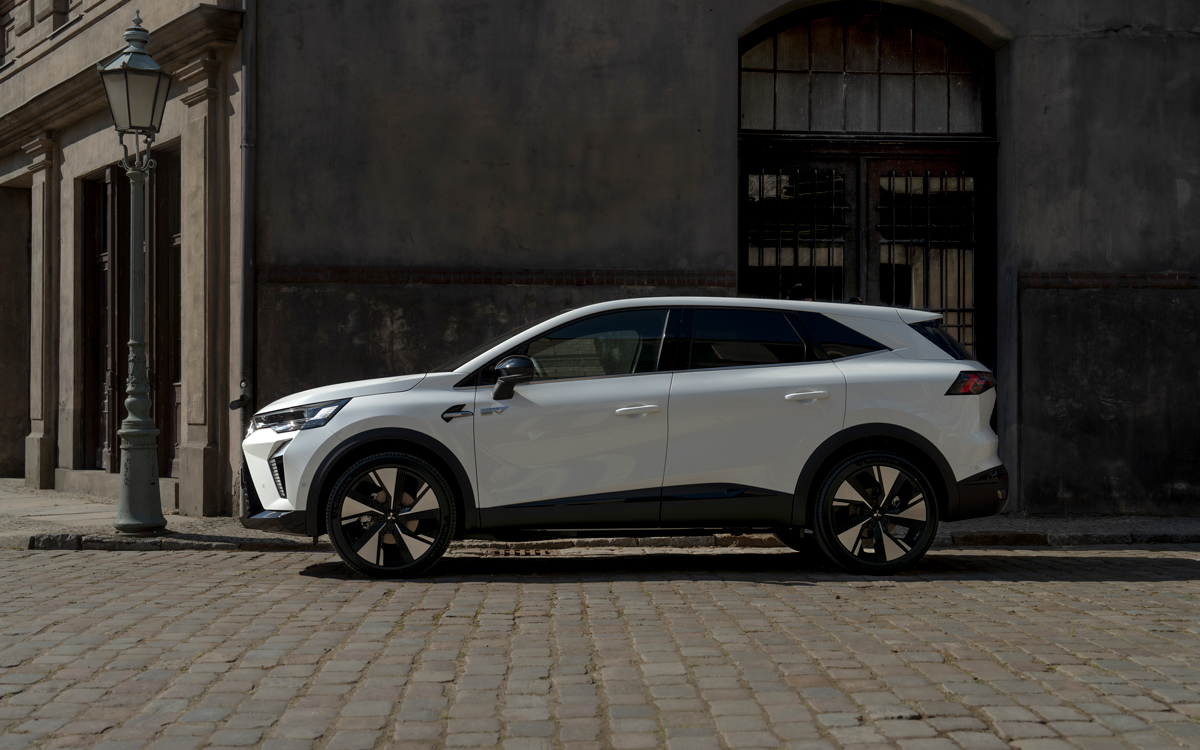 新型グランディスのボディサイズは4410×2000×1580mm（全長×全幅×全高）