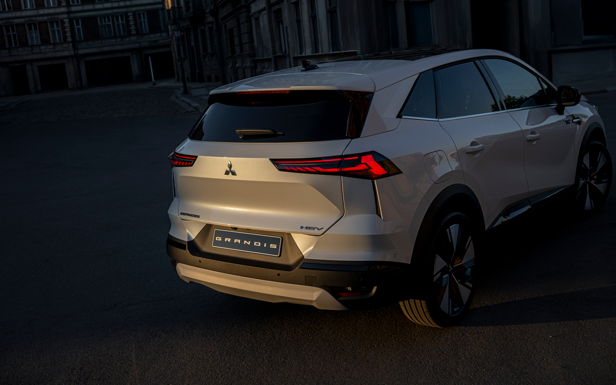 新型グランディスのボディサイズは4410×2000×1580mm（全長×全幅×全高）