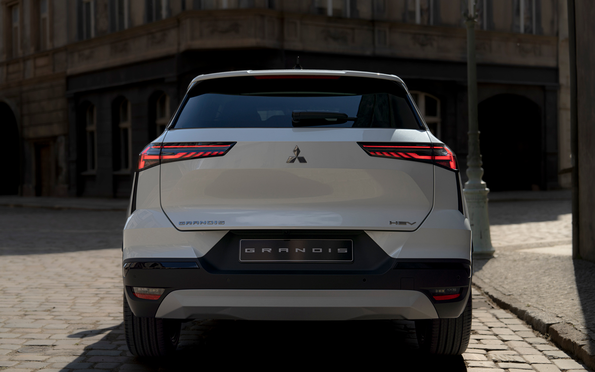 新型グランディスのボディサイズは4410×2000×1580mm（全長×全幅×全高）