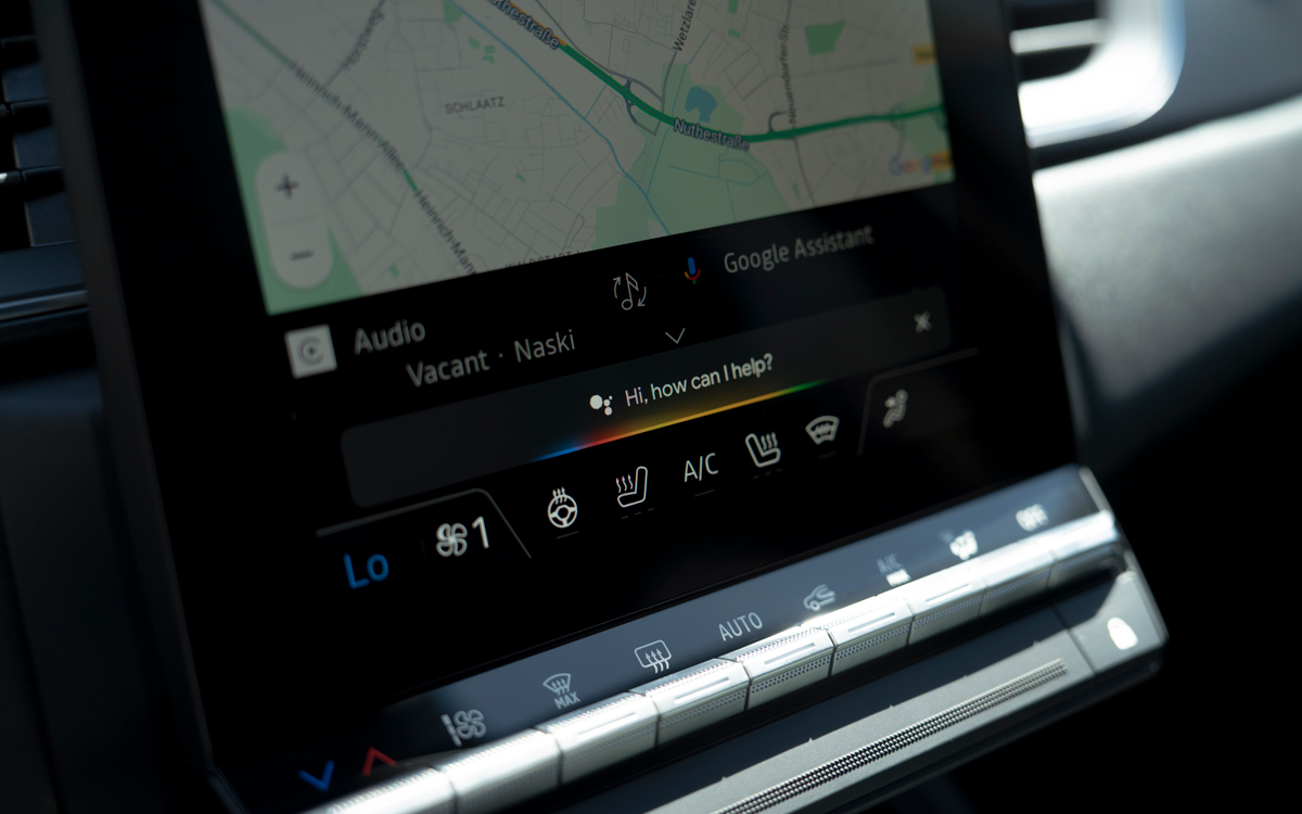 縦型の10.4インチスマートフォン連携ディスプレイオーディオを採用