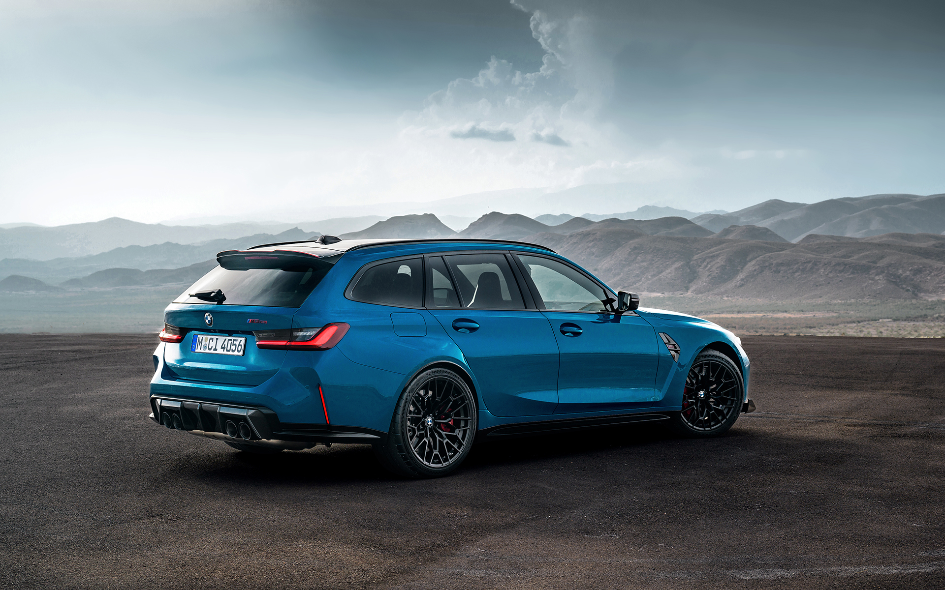 M3 CSツーリングのボディサイズは4805×1915×1445mm（全長×全幅×全高）、ホイールベースは2855mm、車両重量は1840kg