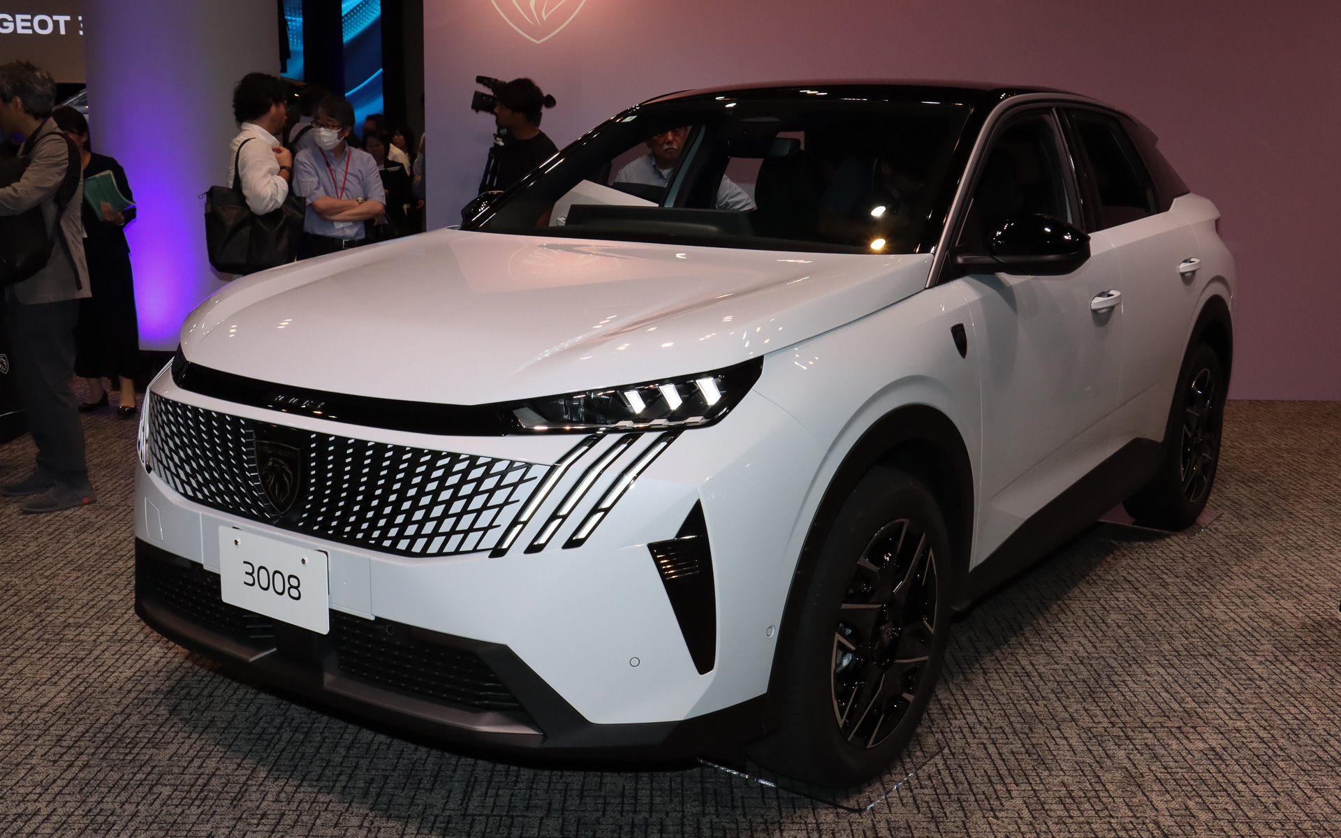 ボディサイズは4565×1895×1665mm（全長×全幅×全高）、ホイールベースは2730mm