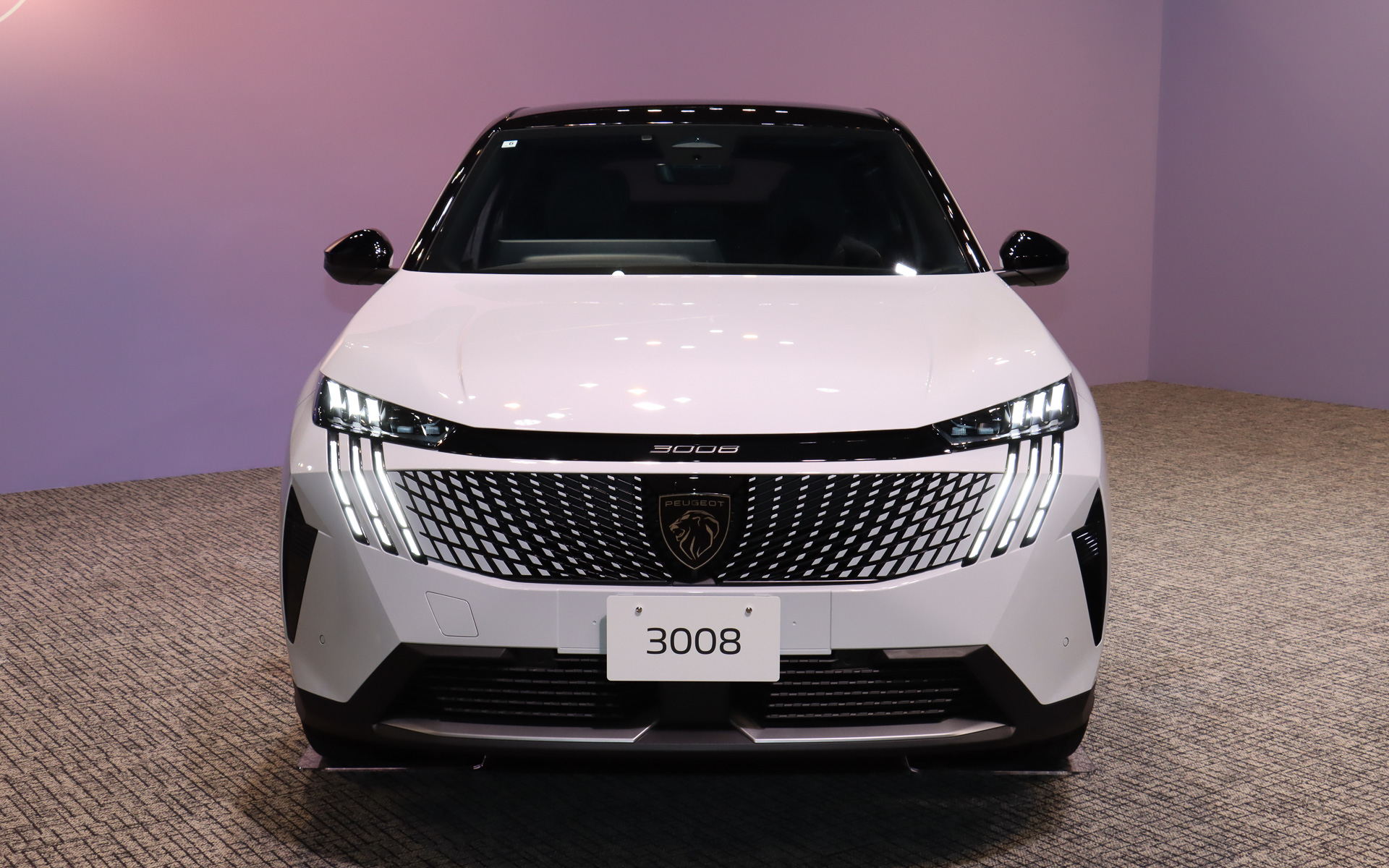 ボディサイズは4565×1895×1665mm（全長×全幅×全高）、ホイールベースは2730mm