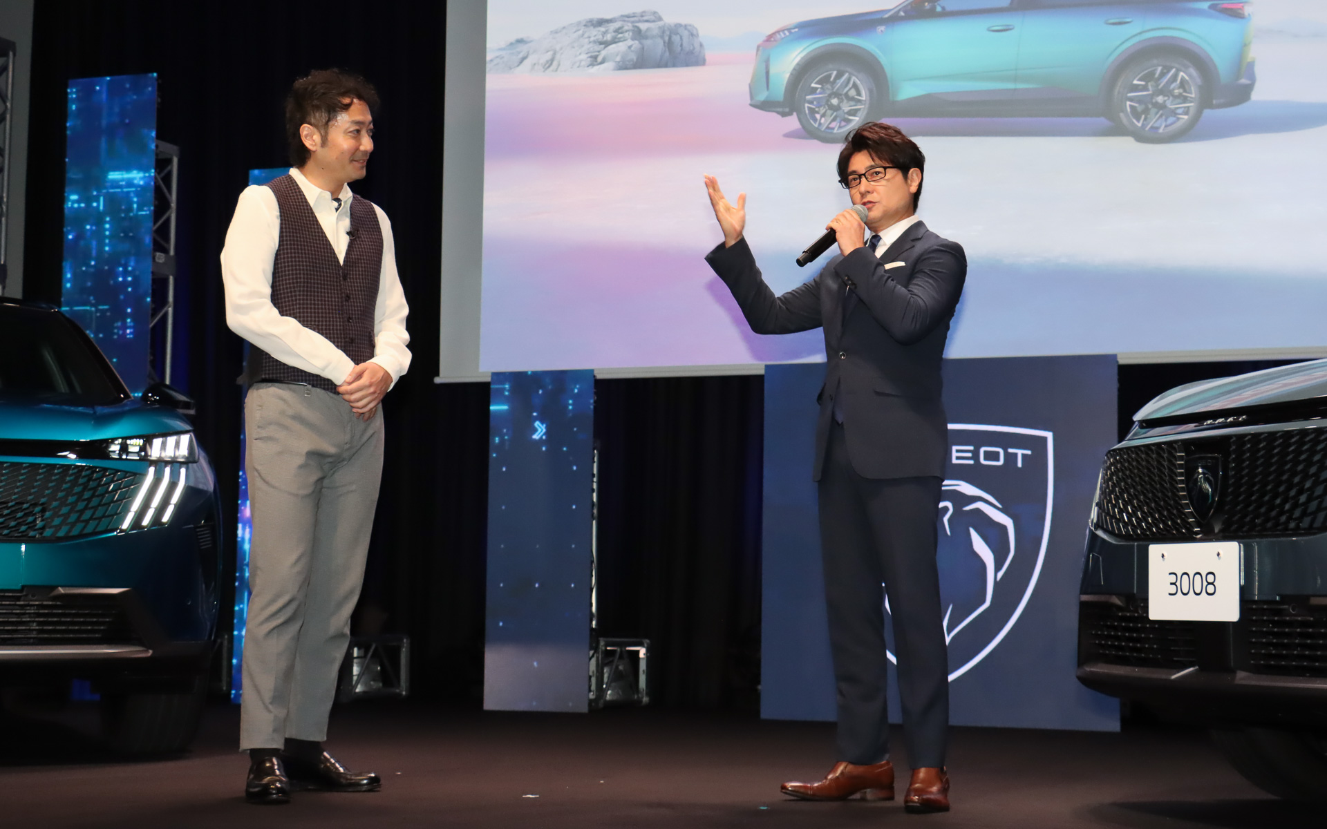 小川氏とフリーアナウンサーの安東弘樹氏による即興のトークセッションも実施