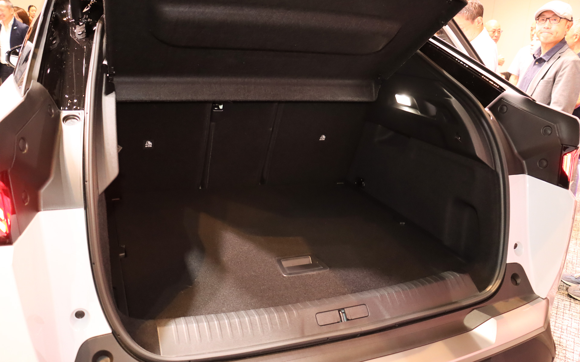 ラゲッジスペース容量は最大1480L（VDA方式）