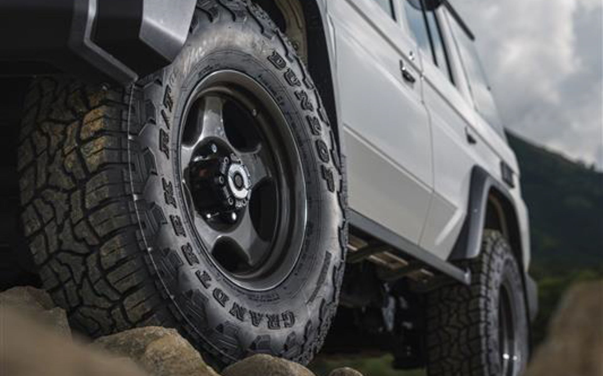 ダンロップ初のラギッドテレーンタイヤ「グラントレック R/T01」装着イメージ