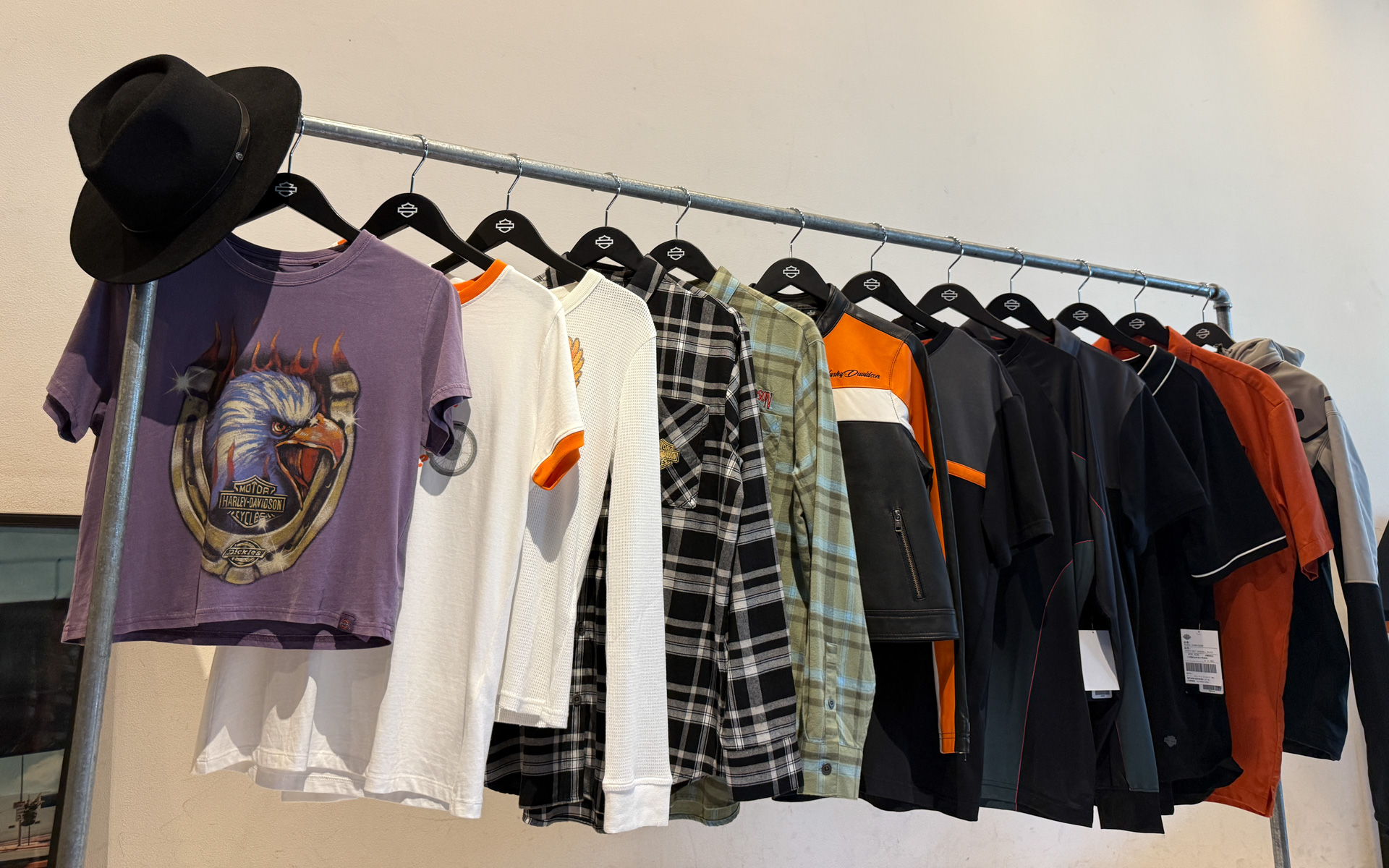 ハーレーダビッドソンのアパレルなども展示される