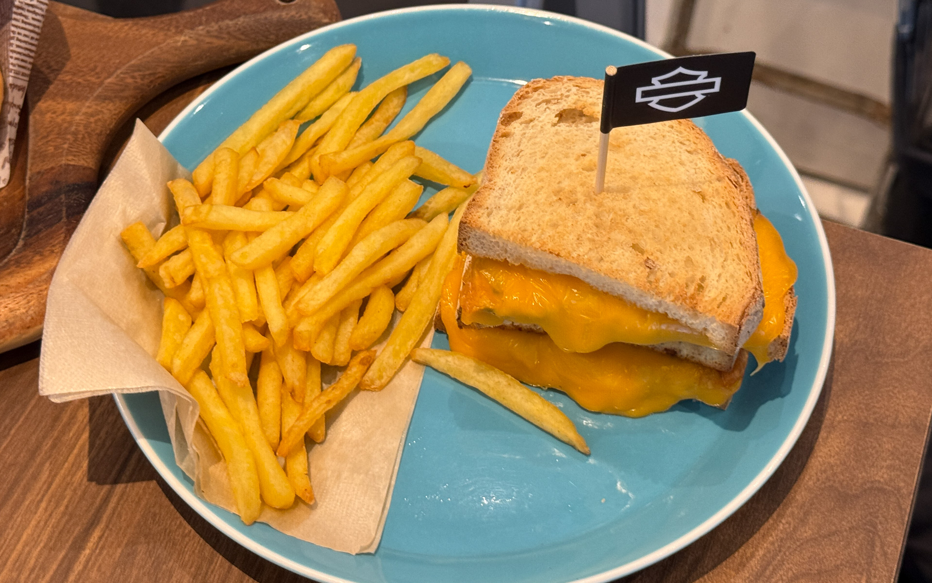 オリジナルのフードの提供も