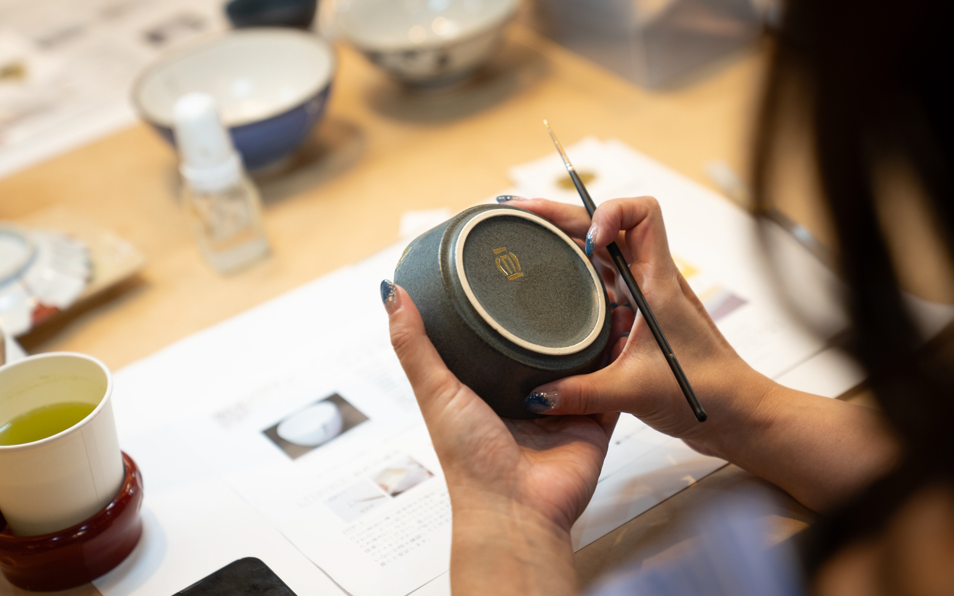 金継ぎ体験の様子