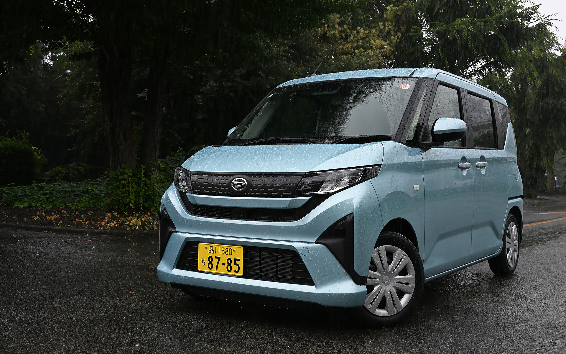 新型ムーヴのXグレード。ボディカラーはスカイブルーメタリック