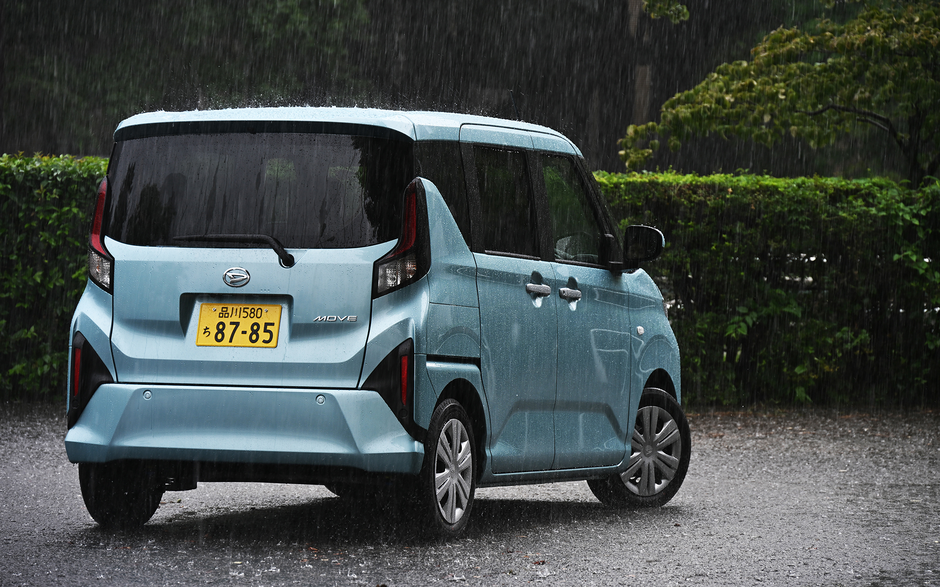 新型ムーヴのXグレード。ボディカラーはスカイブルーメタリック