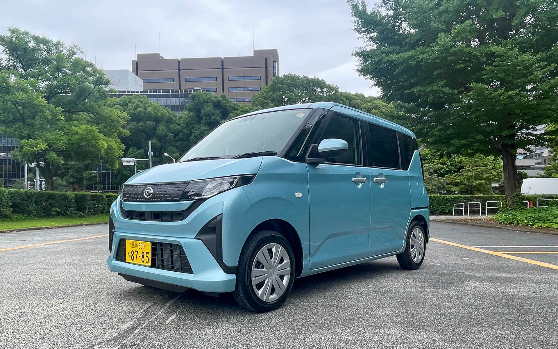 ムーヴのXグレード。車両本体価格は149万円。装着オプションは7万1500円のスマホ連携ディスプレイオーディオ、純正ナビ装着用アップグレードパック付