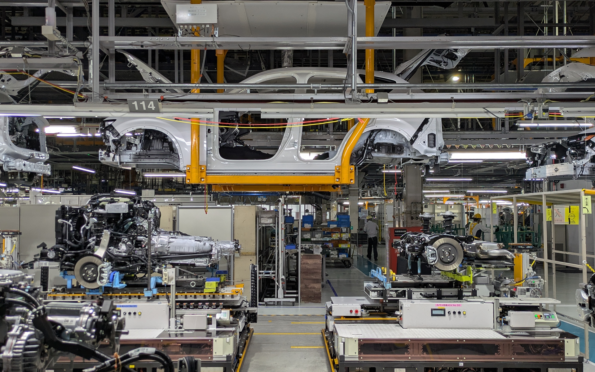 マツダの防府工場内の「混流生産」を実現している生産ライン