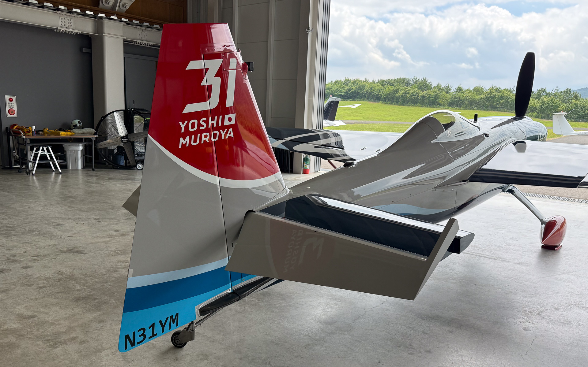 レクサスとともに開発・改良してきた室屋義秀選手の愛機