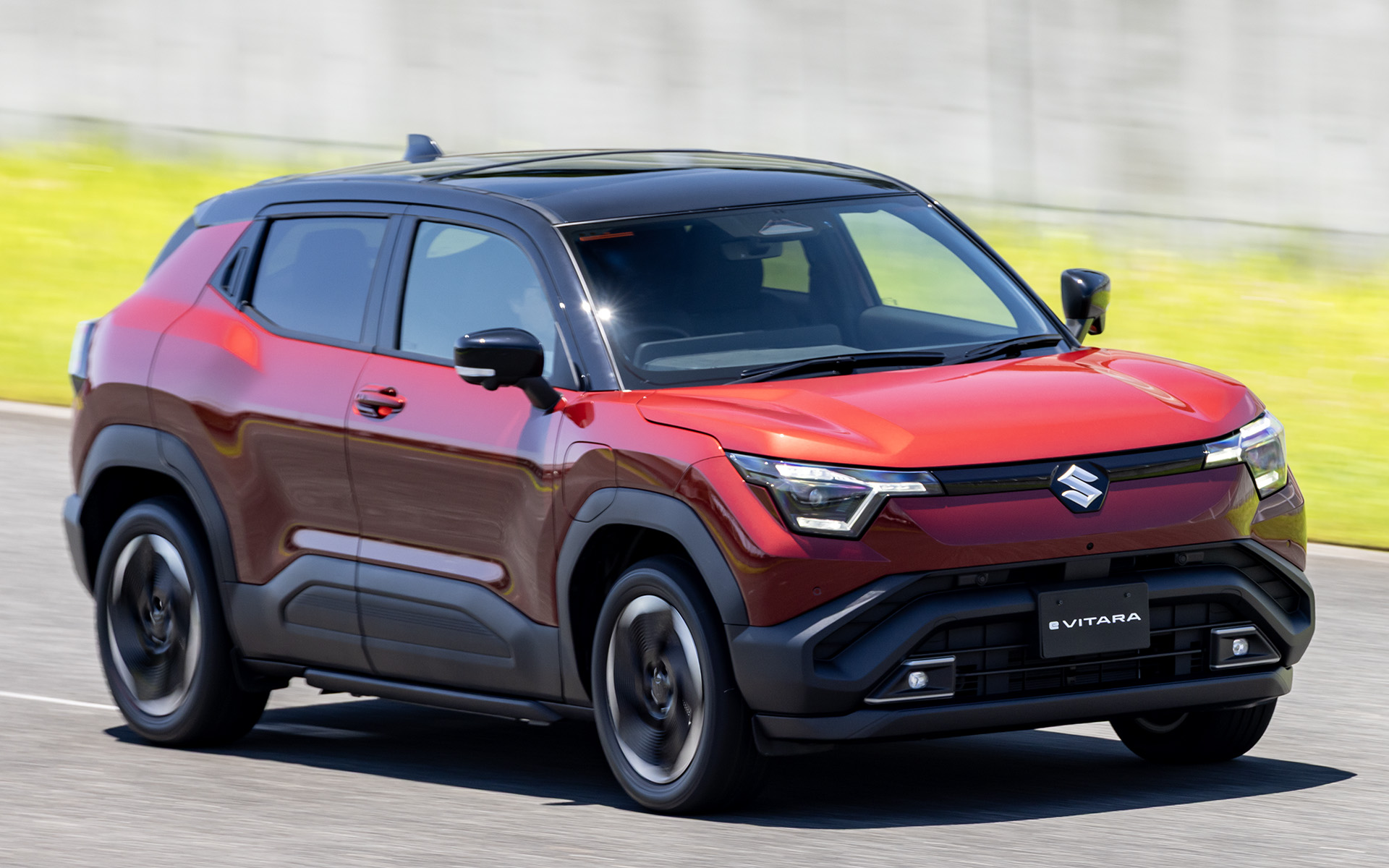 eビターラ（2WD/オピュレントレッドパールメタリック ブラック2トーンルーフ）