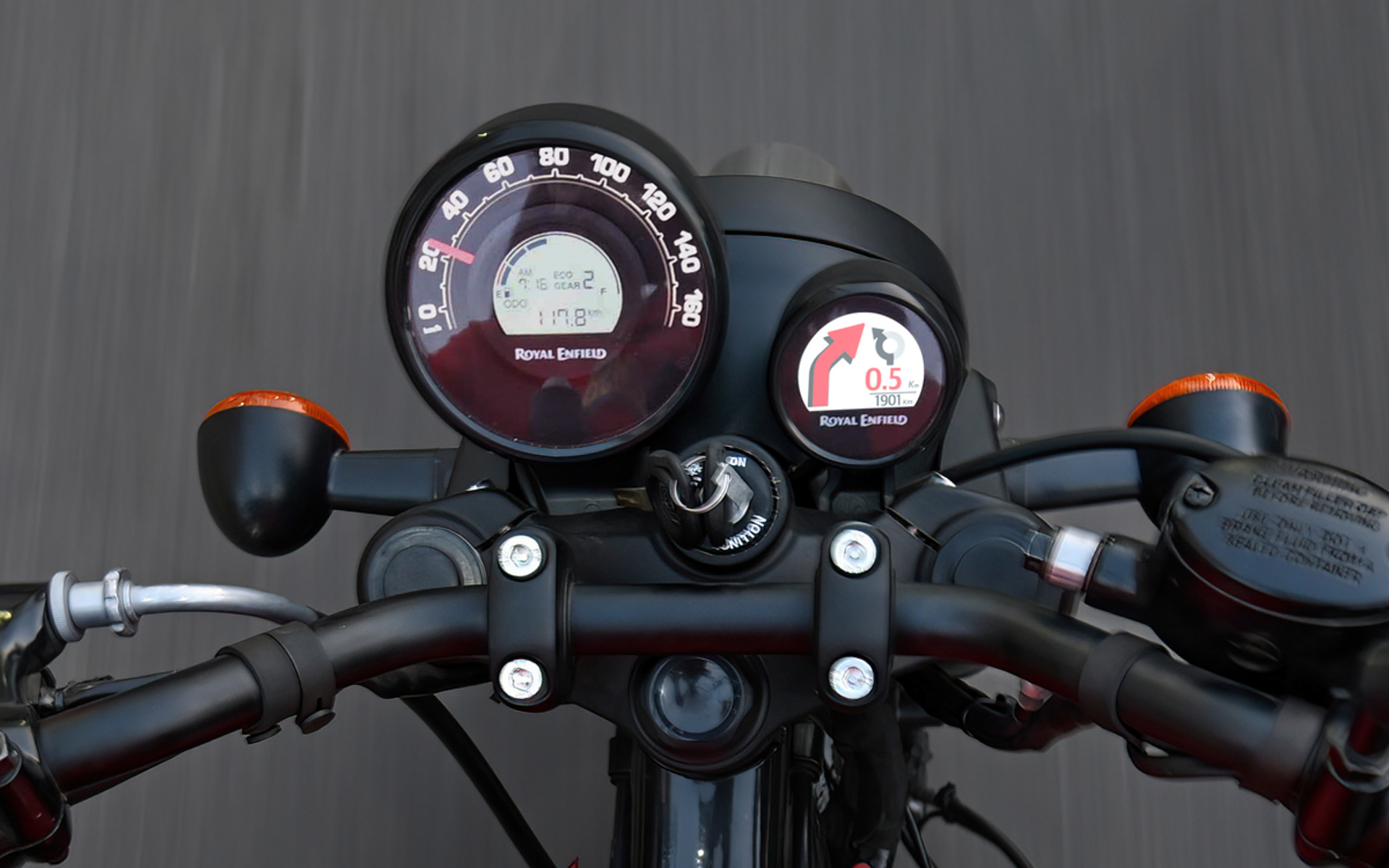 スマートフォンアプリと連携して目的地までの方向と距離を表示する簡易型ナビゲーションシステム「Tripper（トリッパー）」を搭載