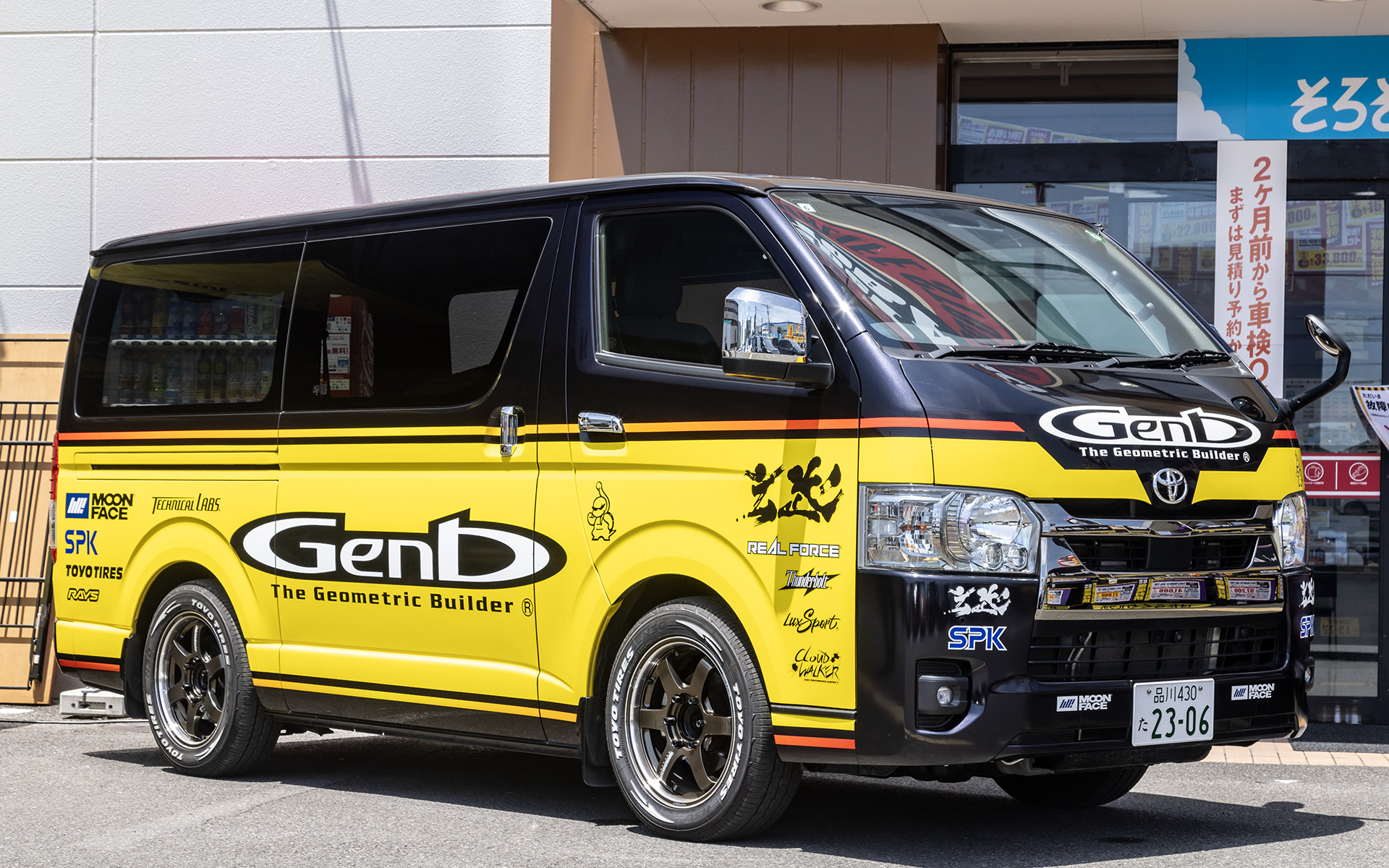 ハイエースやキャラバンのユーザーであればほとんどの人が知っているであろう「Genb」。クルマをよくしたいという理由から選ばれるブランドだ