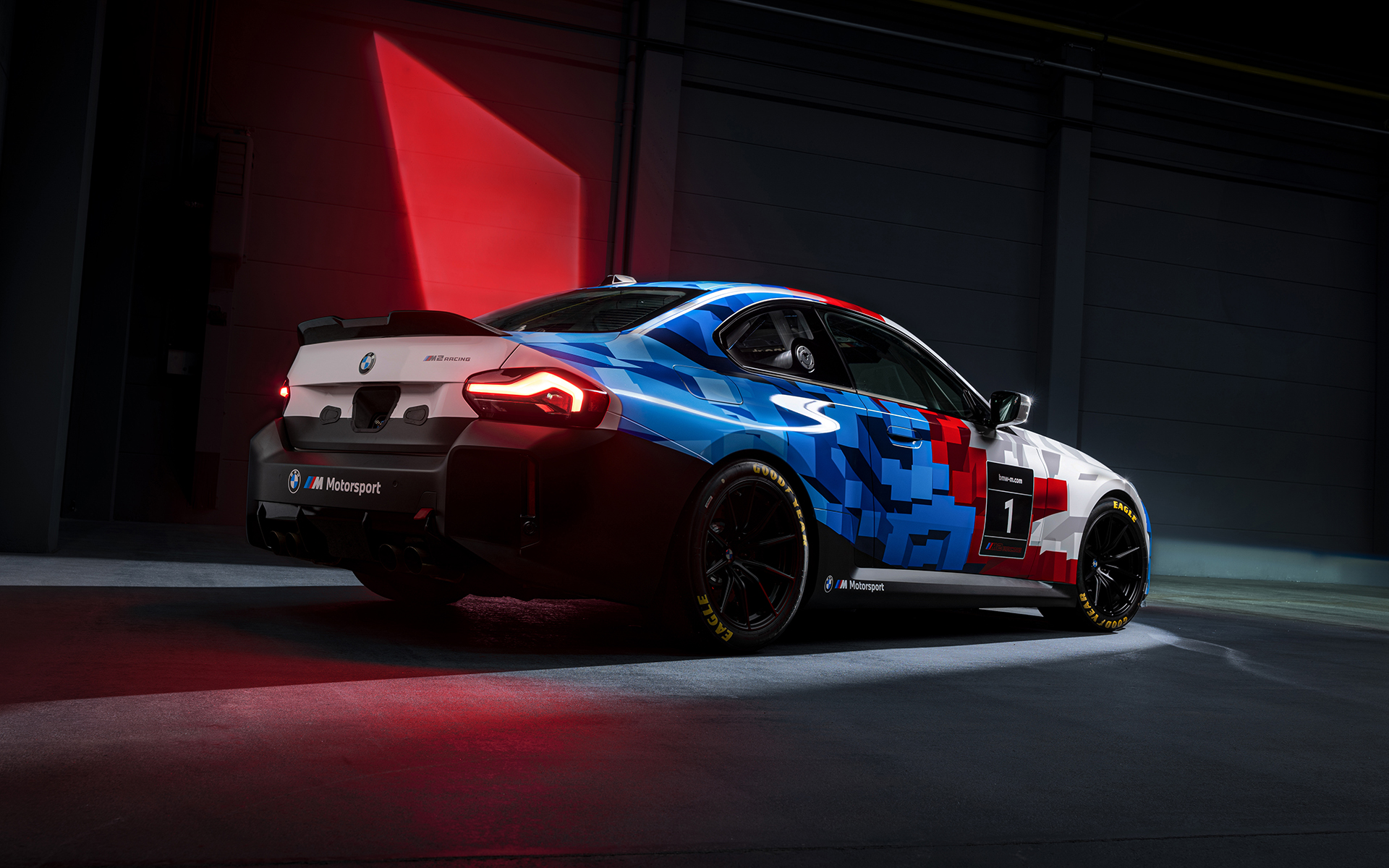 直列4気筒2.0リッターMツインパワーターボエンジン、モータースポーツ専用のソフトウェアで制御される8速ATを搭載し、最高出力230kW（313PS）、最大トルク420Nmを発生