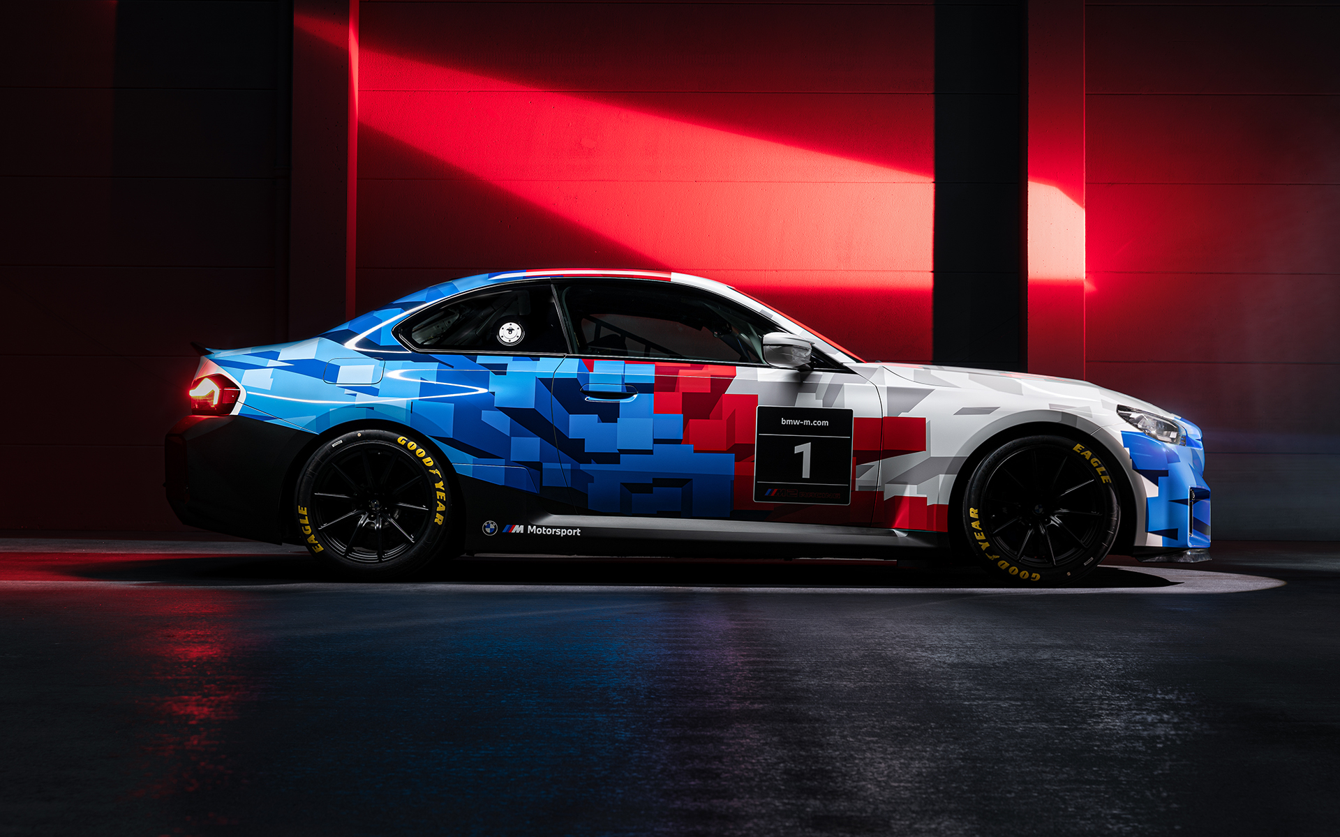 直列4気筒2.0リッターMツインパワーターボエンジン、モータースポーツ専用のソフトウェアで制御される8速ATを搭載し、最高出力230kW（313PS）、最大トルク420Nmを発生