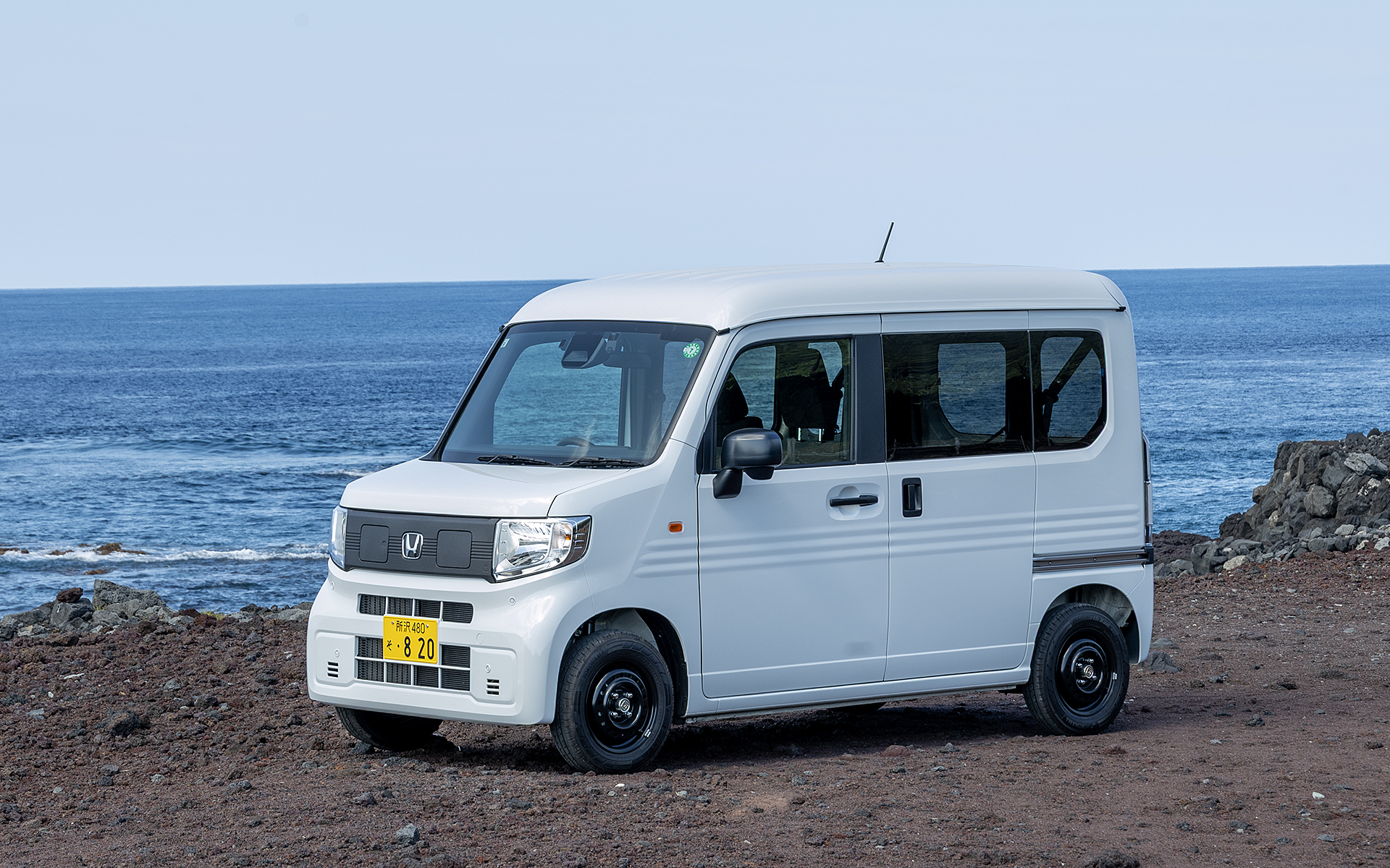 試乗車はN-VAN e:のe:L4。ボディカラーはタフホワイトIII