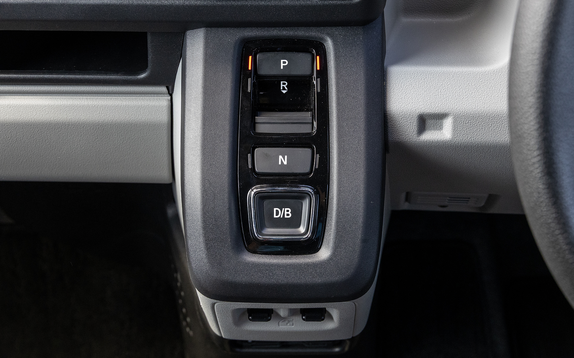 ホンダの軽自動車では初採用となるエレクトリックギアセレクター