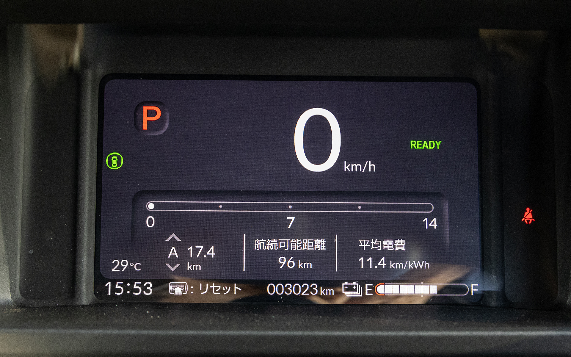 八丈一周道路を約半周する試乗コースを走った結果、11.4km/kWhという電費が記録できた