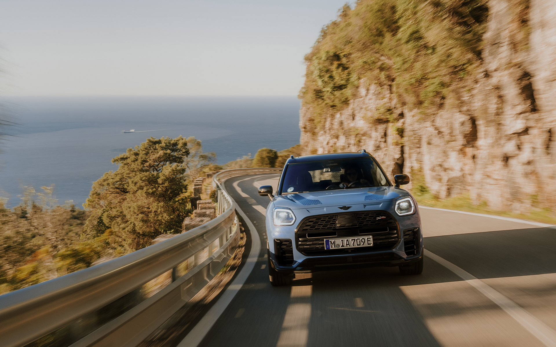 MINI カントリーマン Slate Blue限定のボディカラーを採用