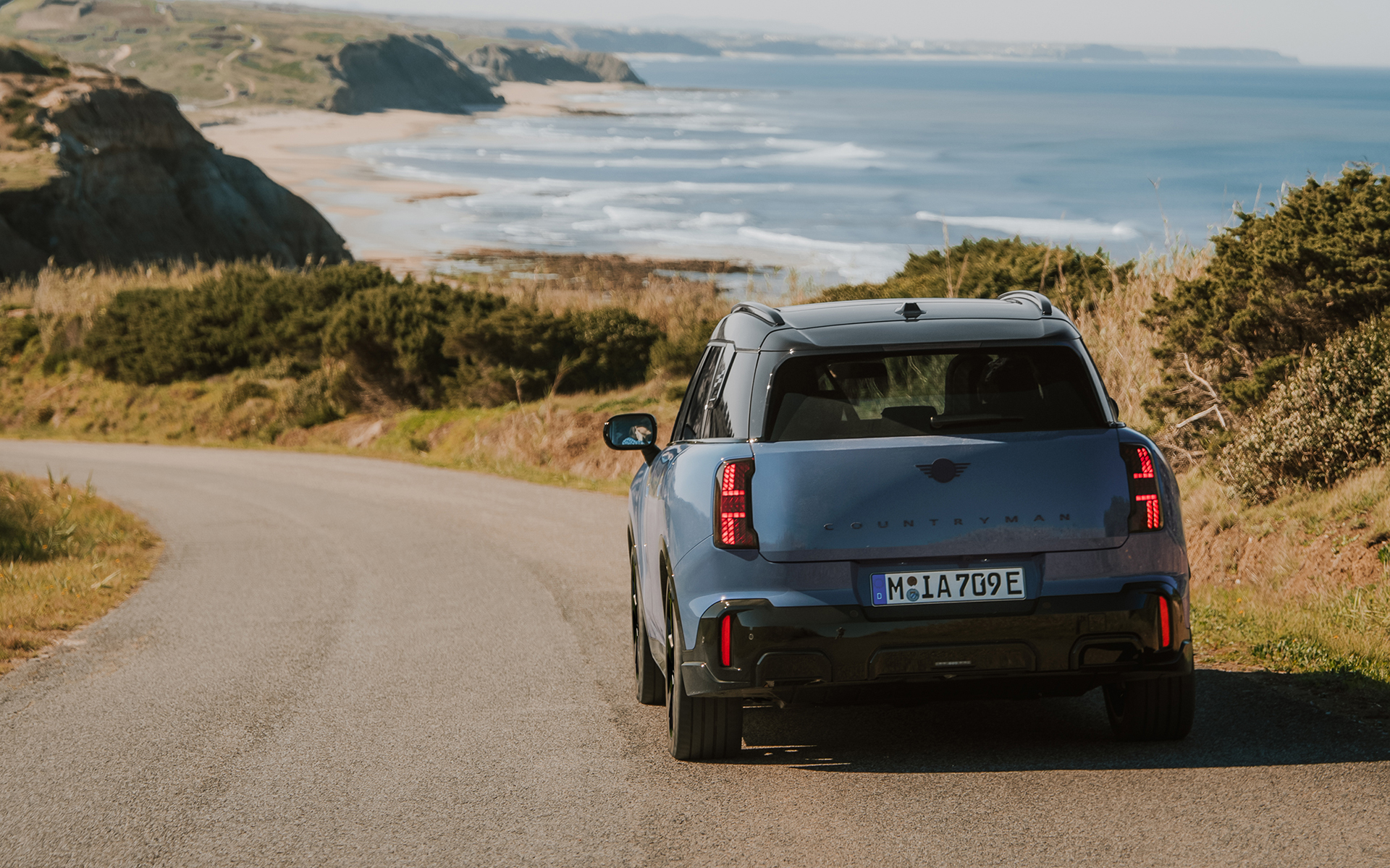 エクステリアではJCW TRIMを特別装備