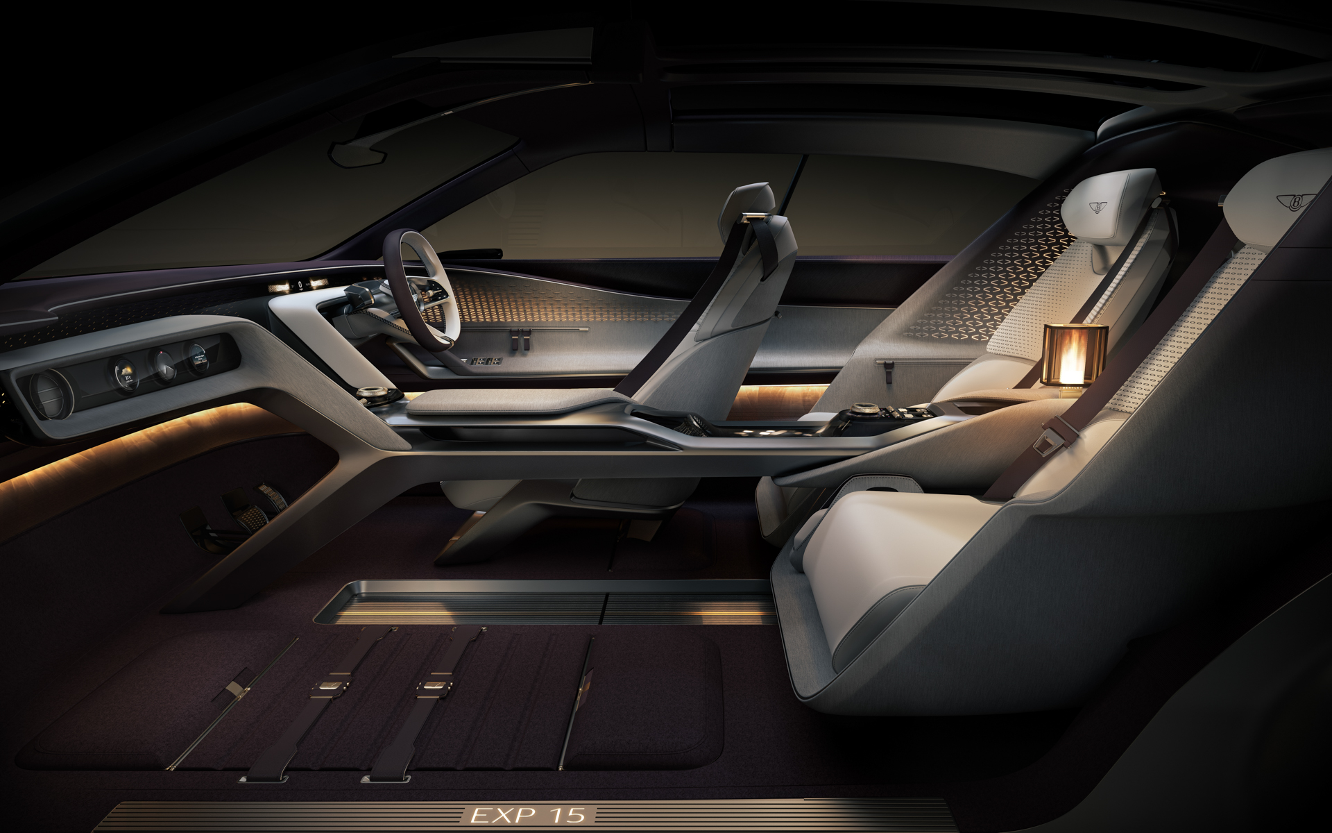 助手席の位置はペットや手荷物用の収納スペースが出現する