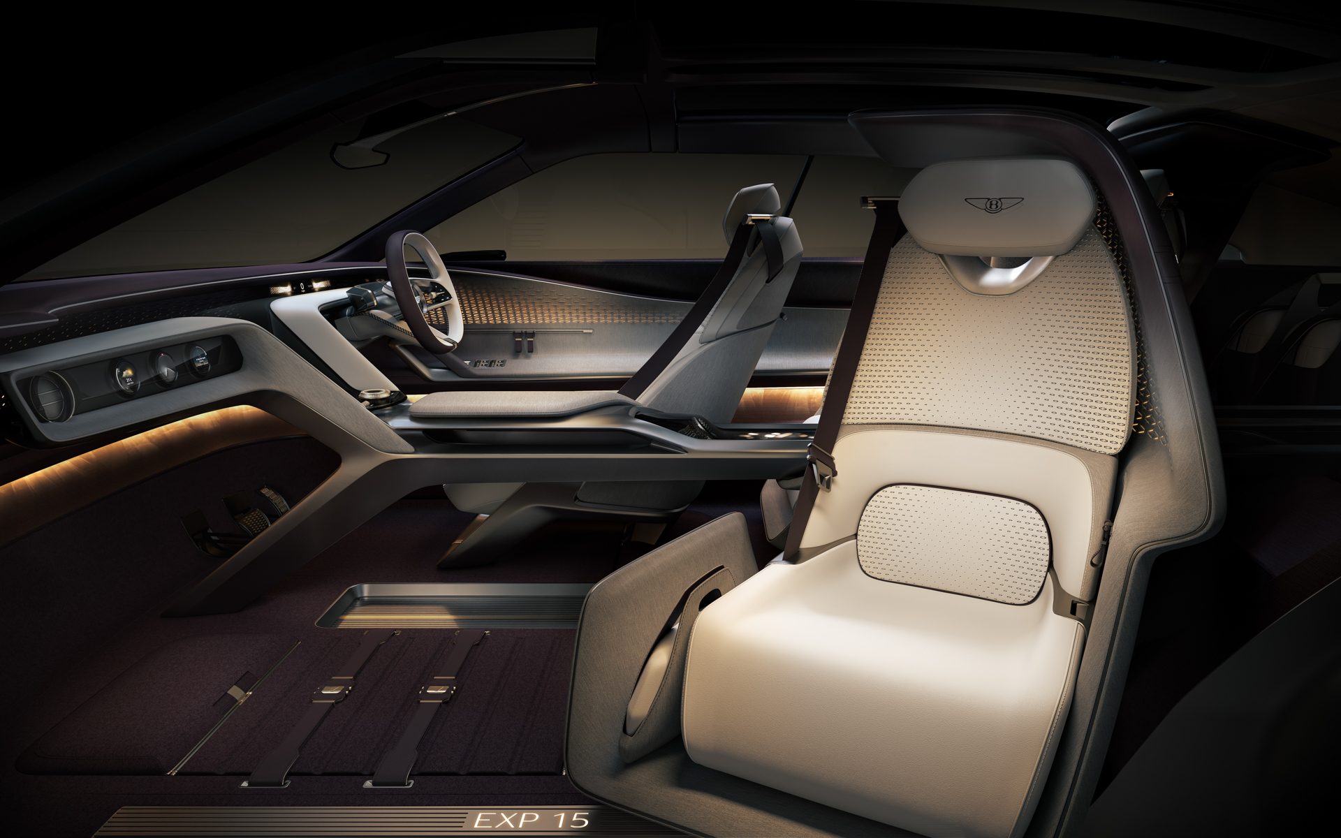 助手席は45度回転する設計