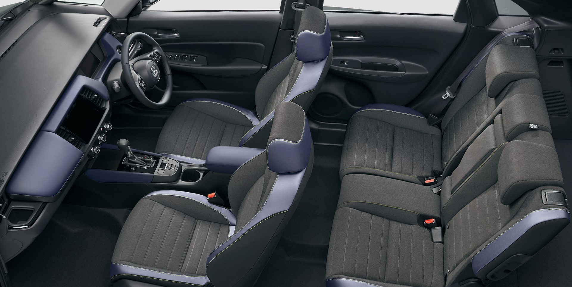 アームレストカラーをグレーからネイビーに変更