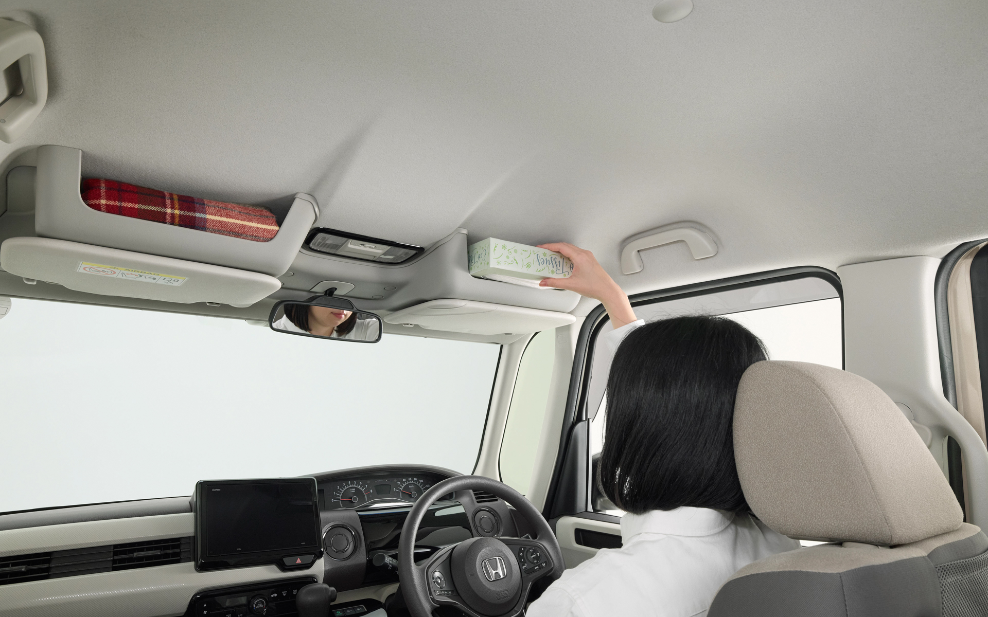 大容量のコンソールで、中身もすぐに取り出せるのが便利