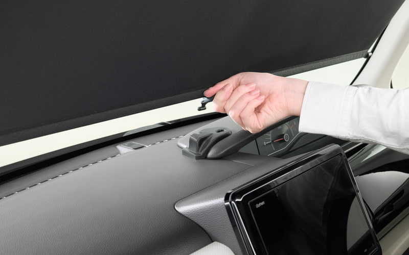 ホンダアクセス、2代目N-BOX用「サンシェード内蔵大型ルーフコンソール