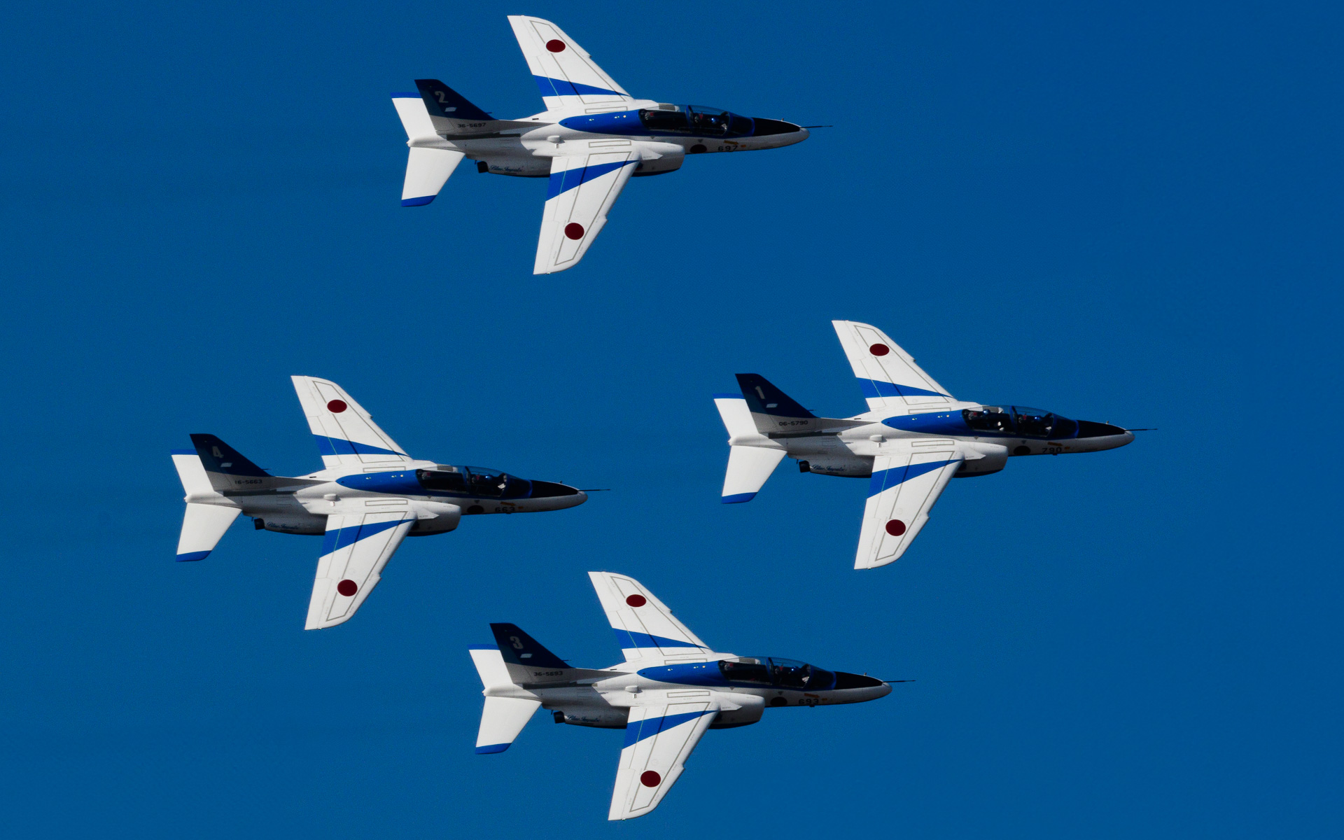 航空自衛隊第4航空団第11飛行隊「ブルーインパルス」。｢創造への挑戦｣を合言葉に、より多くの人に｢夢・感動｣を届ける展示飛行を求め続けている