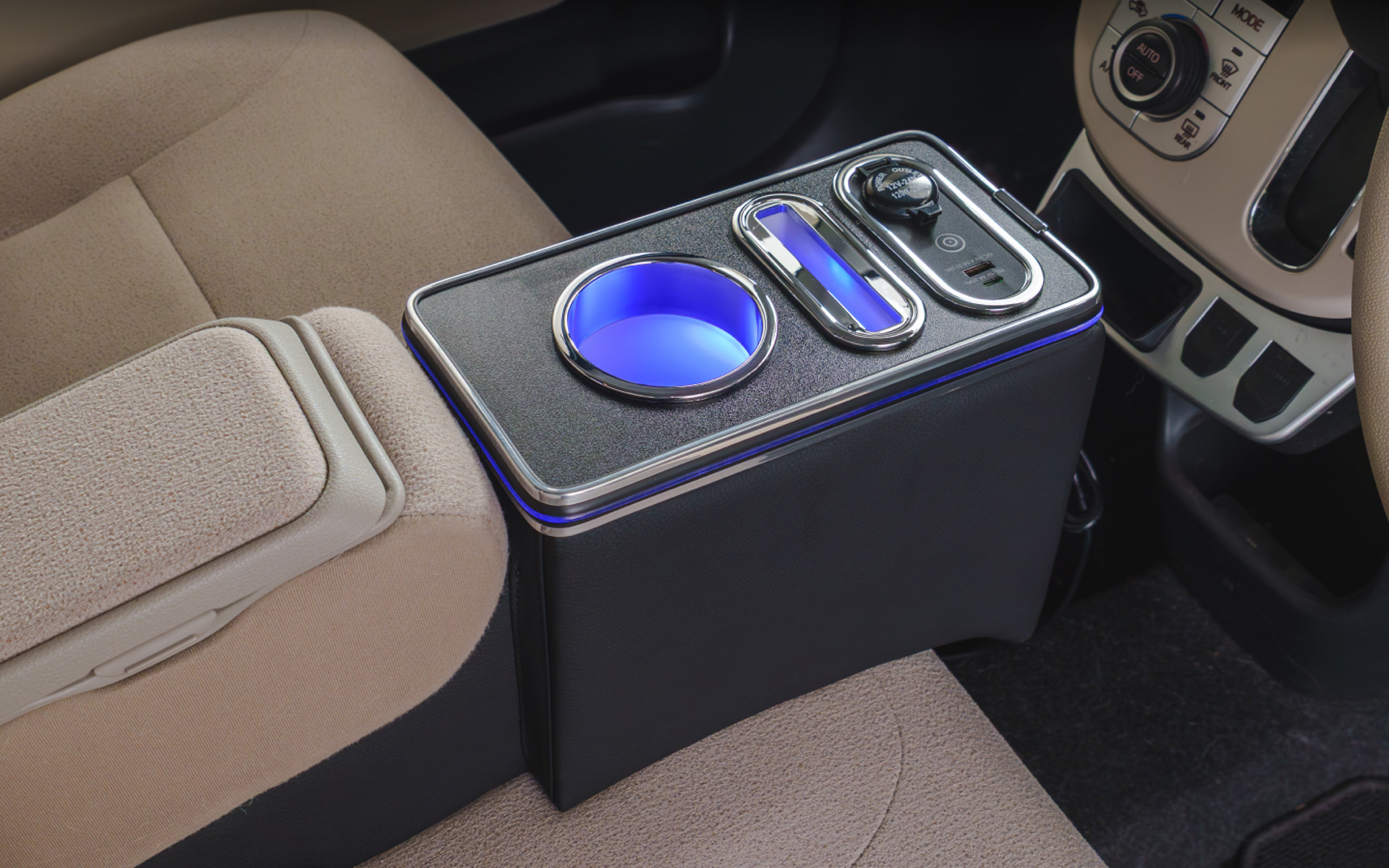 クラフトワークスがダイハツ「ムーヴキャンバス」用「LEDアームレスト/コンソールボックス」を発売した