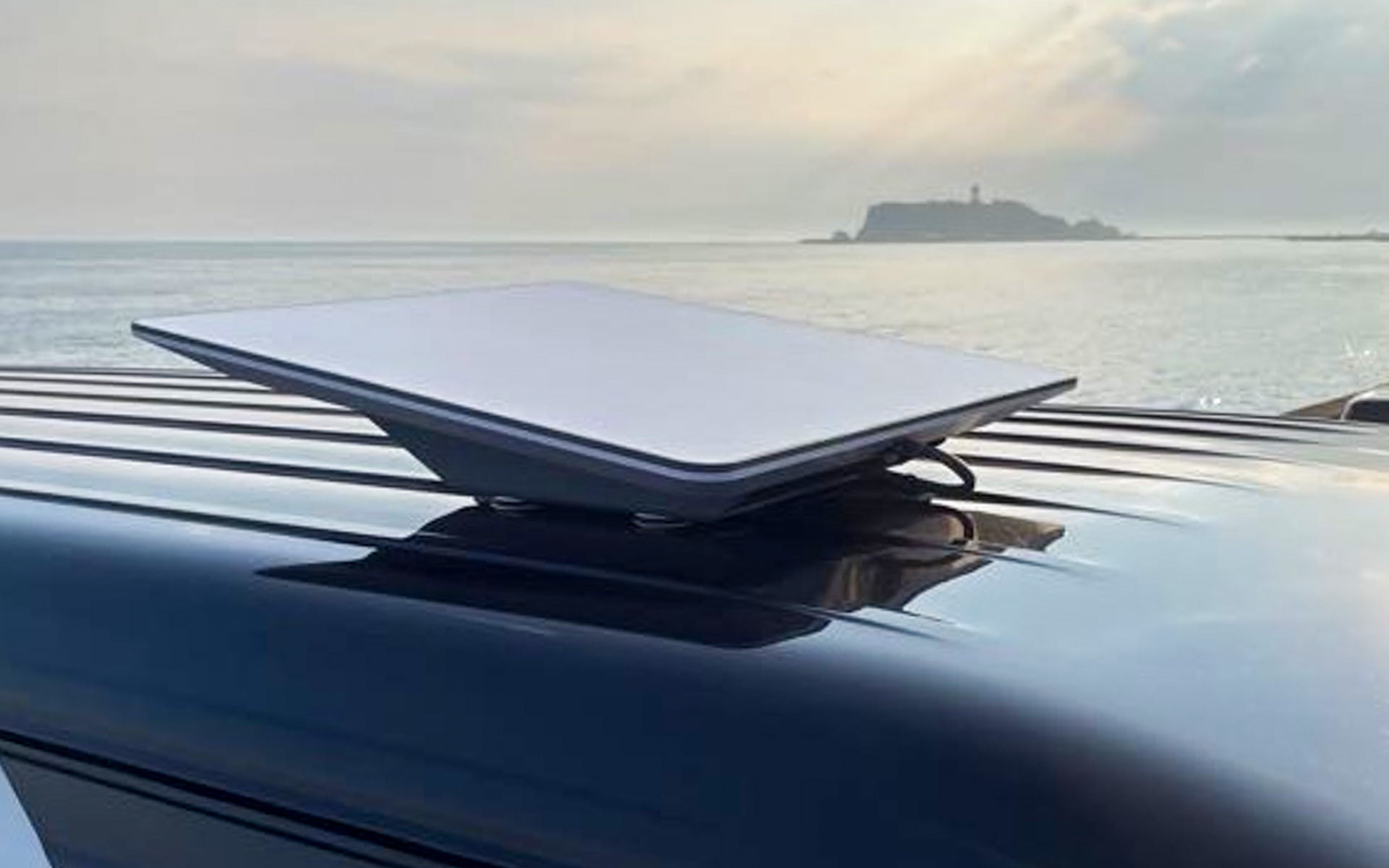 「Starlink Business」のアンテナを搭載したマルチタスク車両