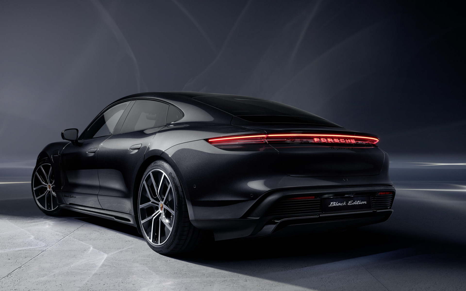 タイカンブラックエディション