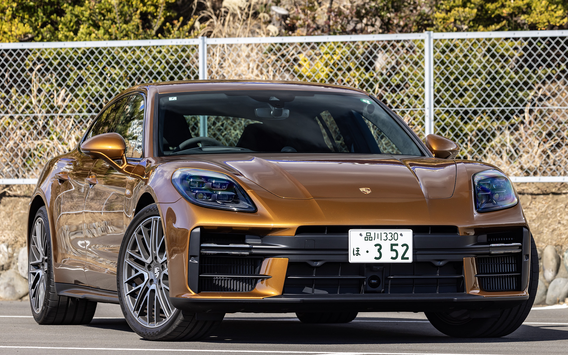 今回試乗したのは日本では2023年11月より受注が開始された「パナメーラ」（1522万円）。4ドアスポーツカーのディメンションは5055×1935×1425mm（全長×全幅×全高）、ホイールベースは2950mm