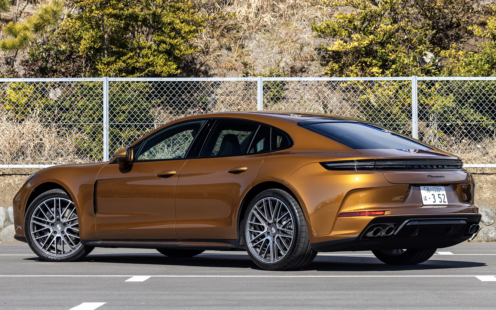 今回試乗したのは日本では2023年11月より受注が開始された「パナメーラ」（1522万円）。4ドアスポーツカーのディメンションは5055×1935×1425mm（全長×全幅×全高）、ホイールベースは2950mm