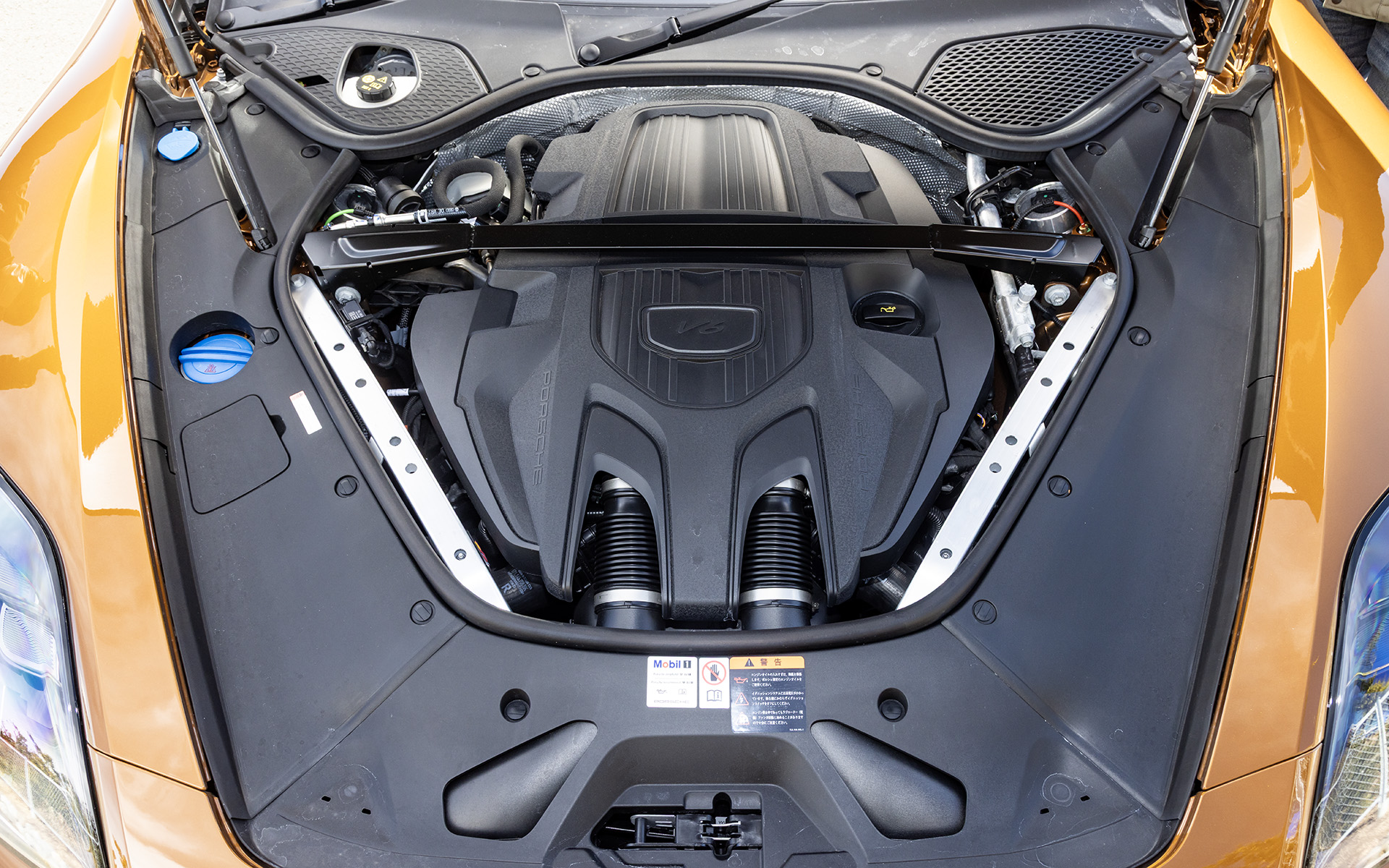 V型6気筒2.9リッターツインターボエンジンは最高出力260kW（353PS）、最大トルク500Nmを発生