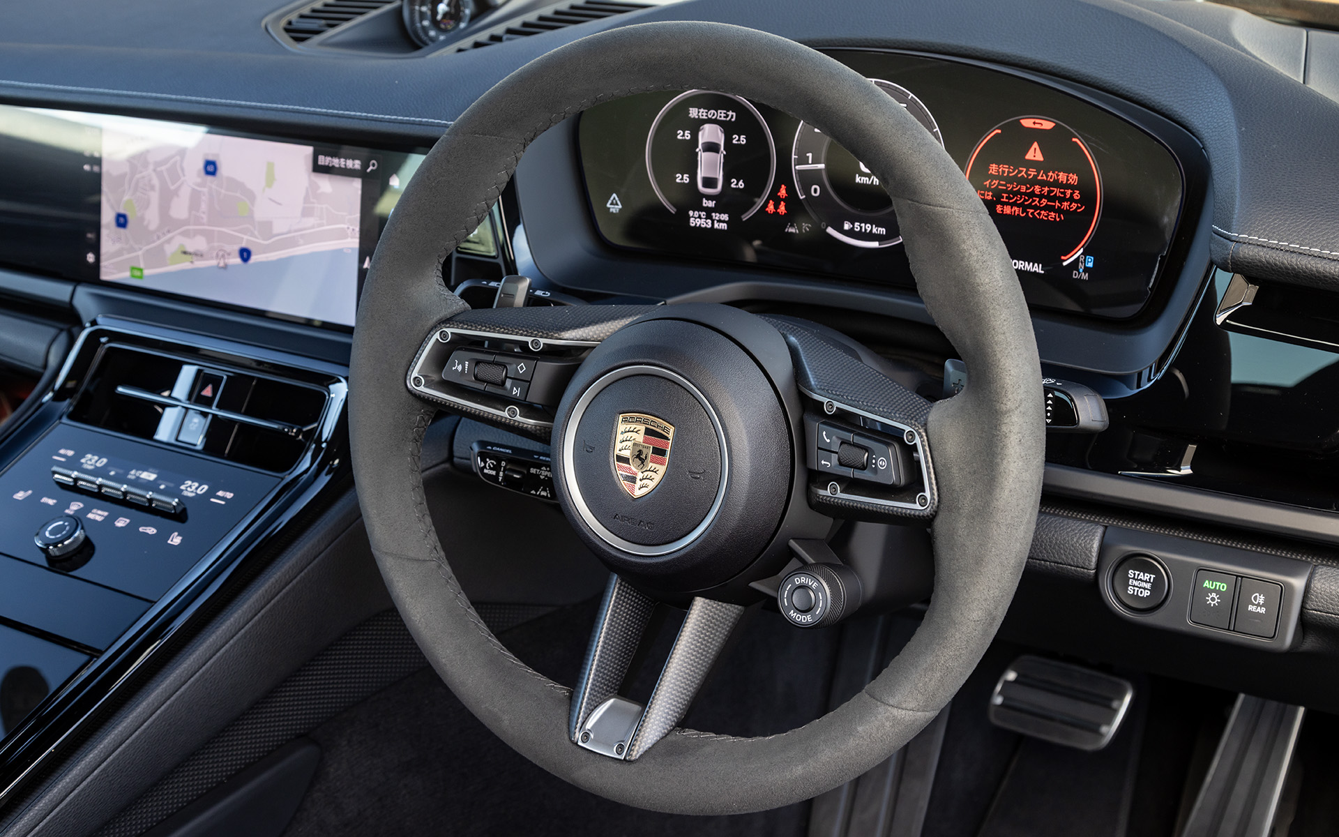パナメーラのインテリア。走行モードはノーマル、スポーツ、スポーツプラスを設定
