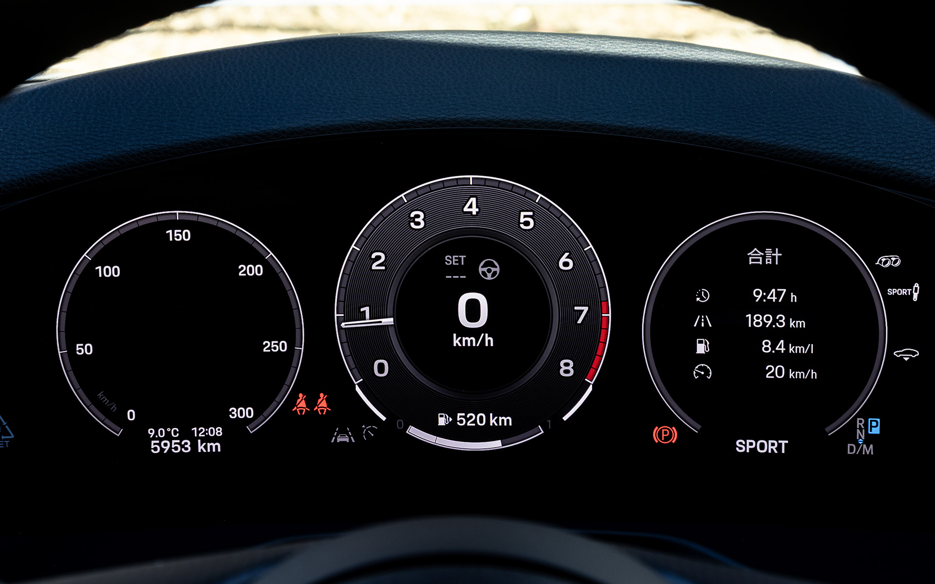 パナメーラのインテリア。走行モードはノーマル、スポーツ、スポーツプラスを設定
