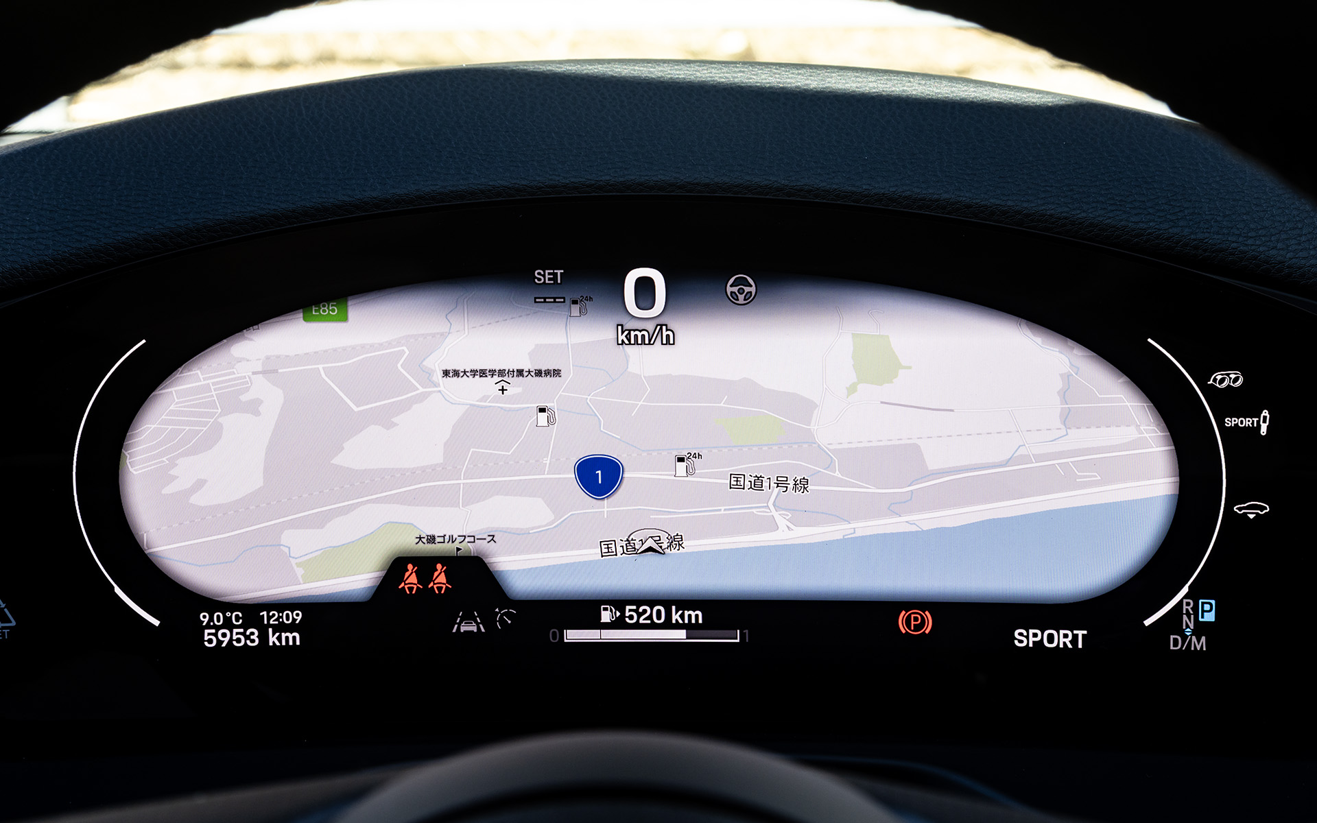 パナメーラのインテリア。走行モードはノーマル、スポーツ、スポーツプラスを設定