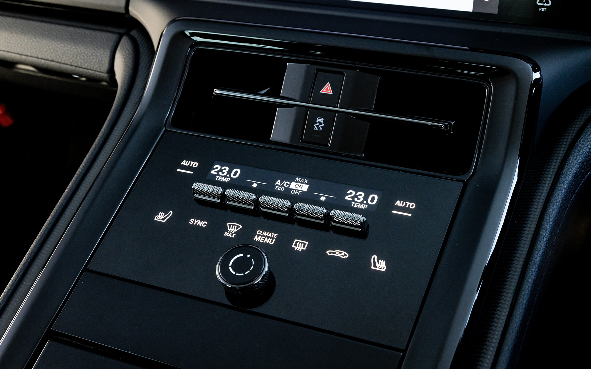 パナメーラのインテリア。走行モードはノーマル、スポーツ、スポーツプラスを設定