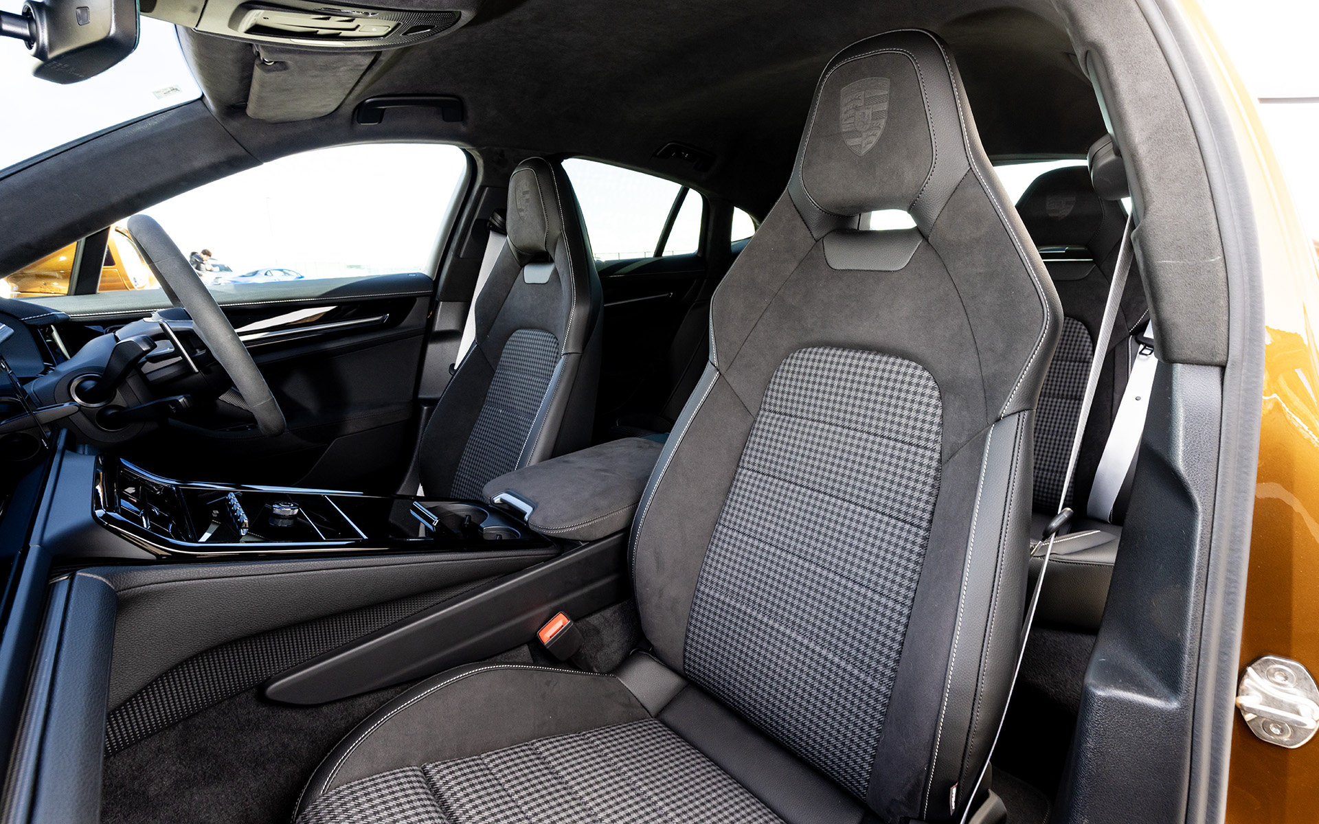 パナメーラのインテリア。走行モードはノーマル、スポーツ、スポーツプラスを設定