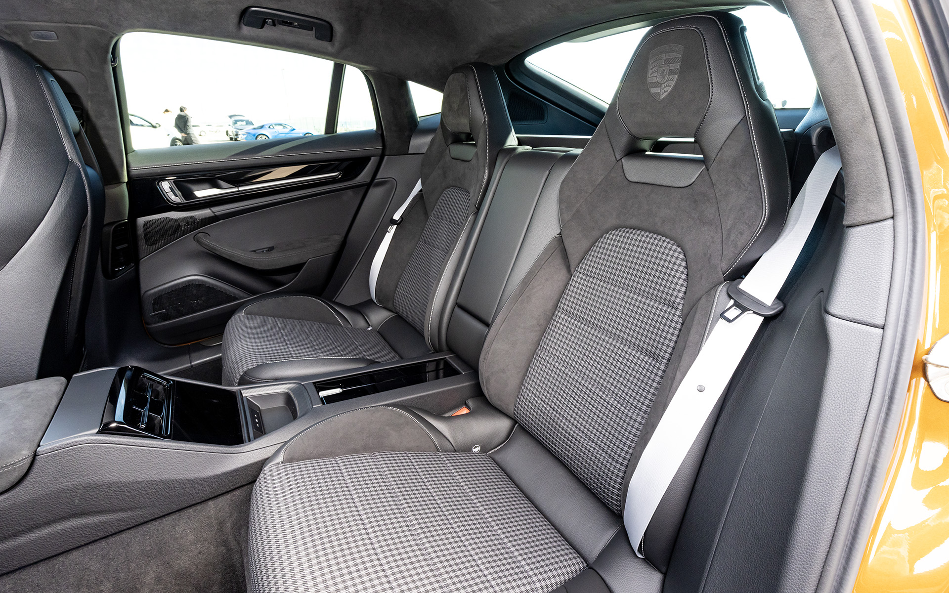 パナメーラのインテリア。走行モードはノーマル、スポーツ、スポーツプラスを設定