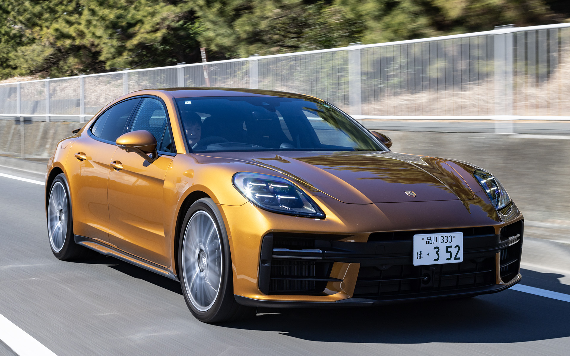 V6エンジンは力強い加速が魅力