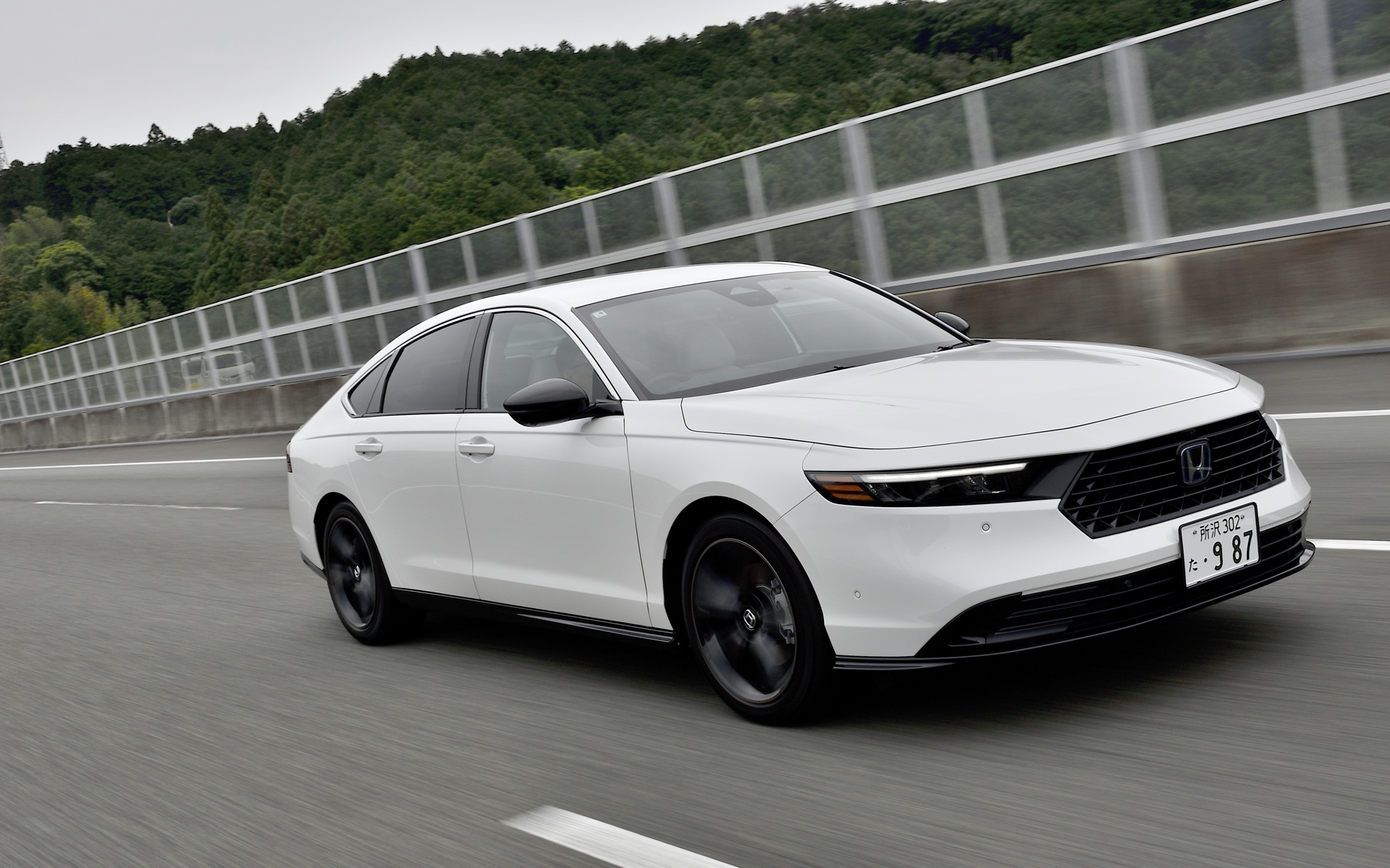 フロントセンサーカメラや制御ソフトウェアが進化することで、より正確なライントレース機能やハンズオフ機能が充実していく