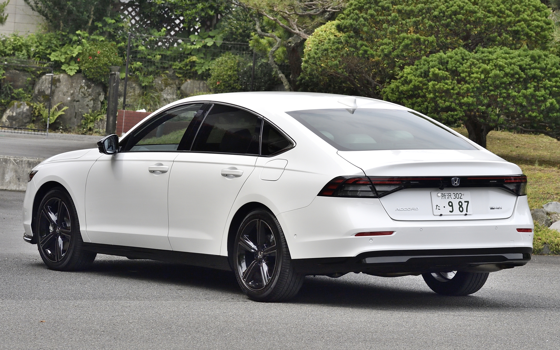 ボディサイズは4975×1860×1450mm（全長×全幅×全高）で変更なし、ホイールベースも2830mmのまま