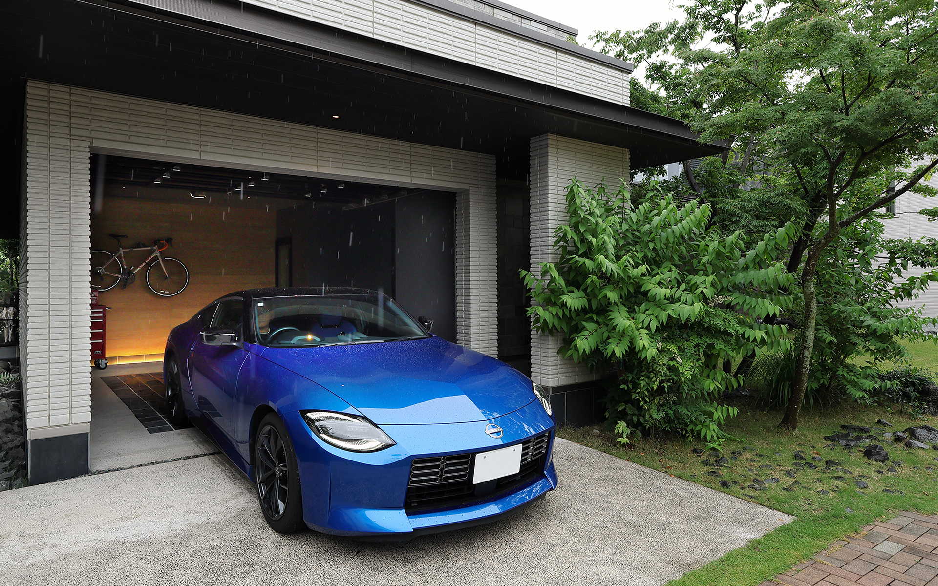 厚かましくも愛車であるRZ34をガレージに入れさせていただき、ガレージハウスのある生活を垣間見た